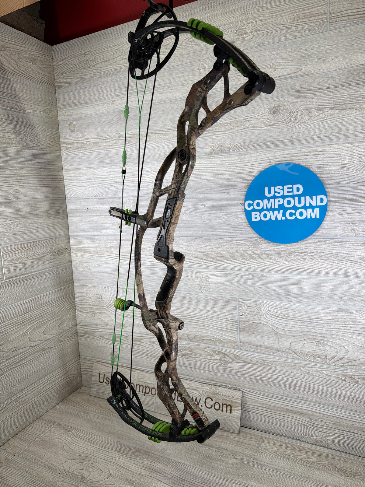 Used Hoyt Carbon Defiant #3 cam 29" 70lb Right Hand Realtree Bow