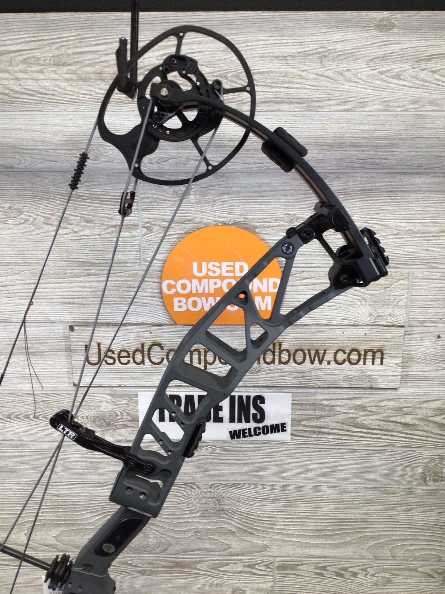 Elite Artus Right Handed Slate Gray 50-60lb