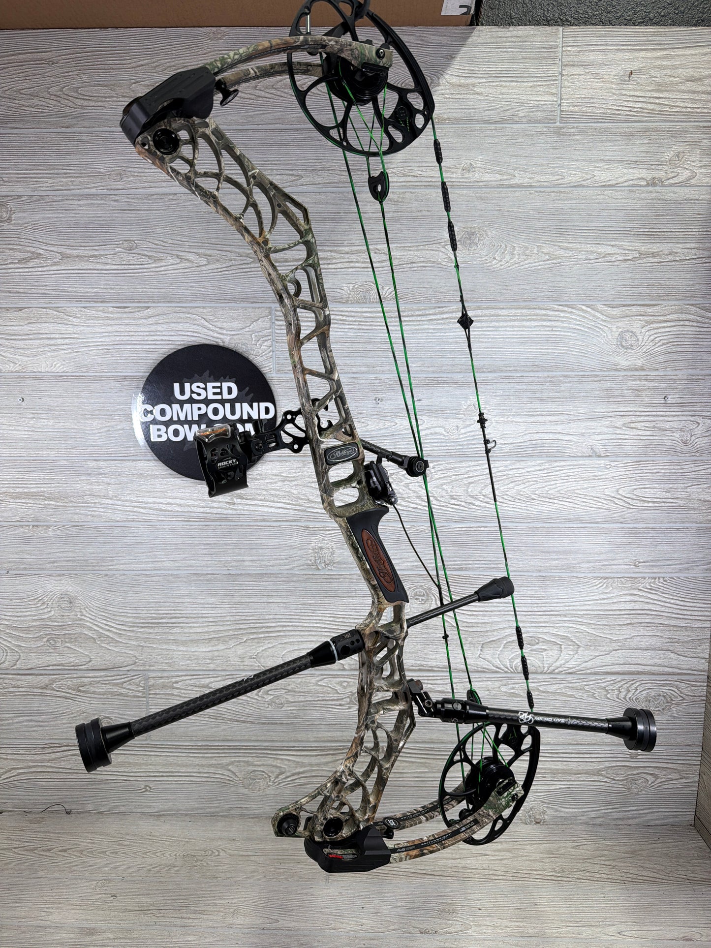 Used Mathews V3 31 30" 70lb RH Realtree Edge PKG