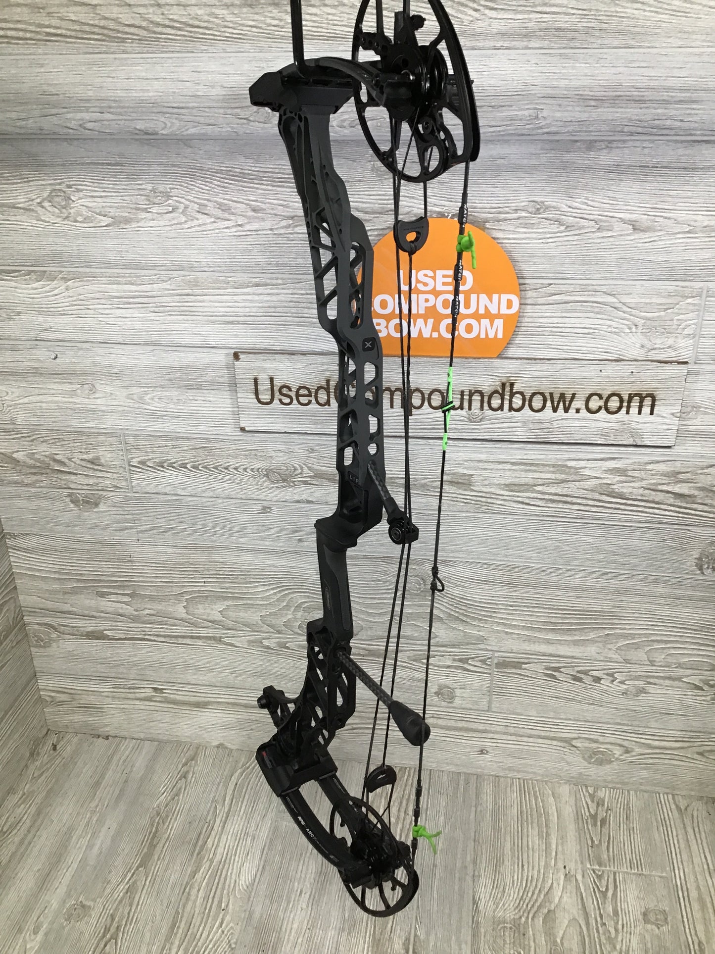 Used Mathews Lift X 29.5 RH Shale Fade to Black - Current 70/28.5/80%