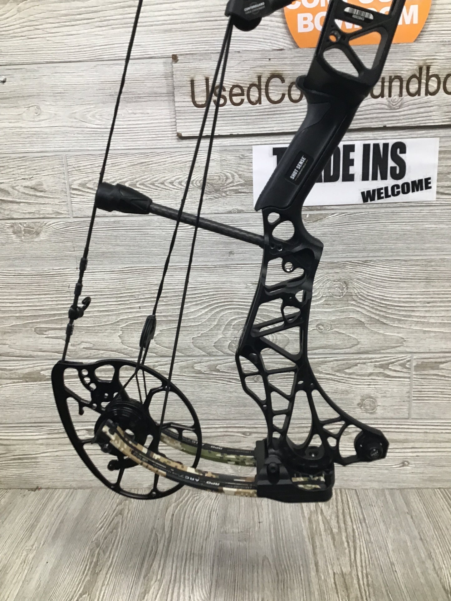 Used Mathews Lift X 29.5 Right Hand 28/70# Black Riser/Subalpine