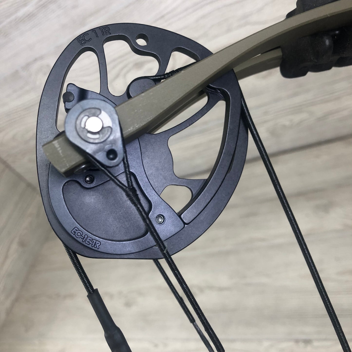 Hoyt Eclipse Right Handed Wilderness Green package 25.5" 40-50#