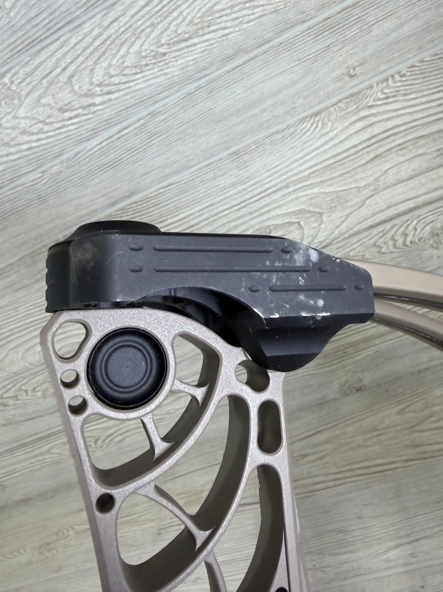 Used Mathews V3X 33 Right Handed Granite 30" 70lb