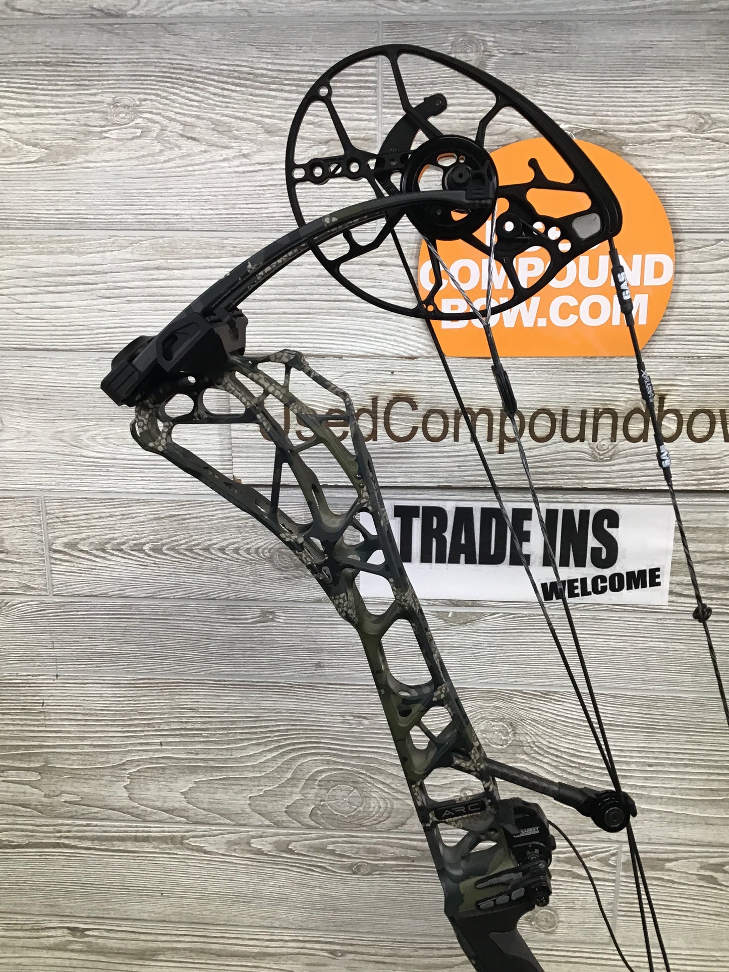 Used Mathews ARC 30 28/55lb Kuiu Verde Right Hand Bow package