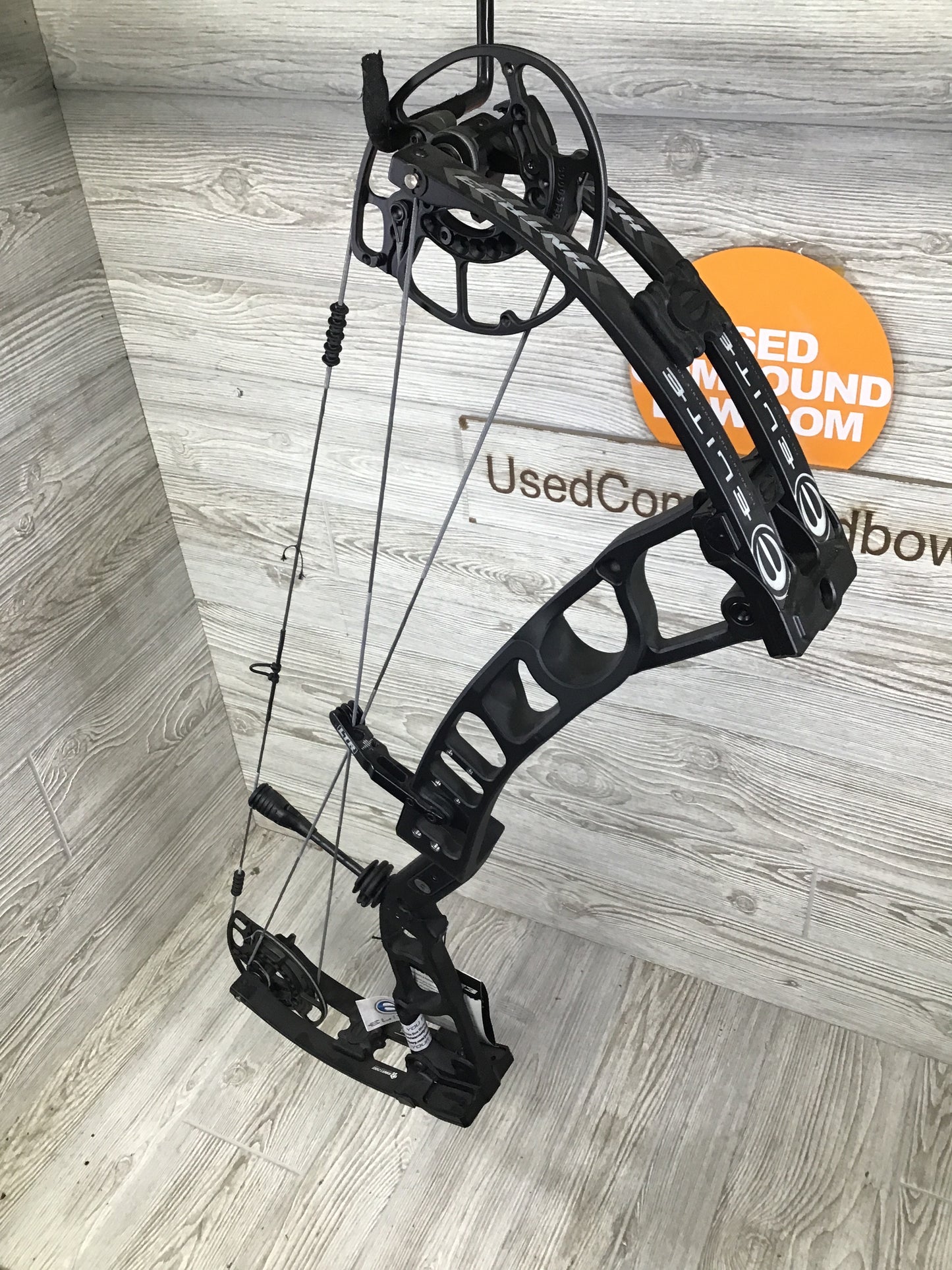 Elite HNTR33 Black RH Bow