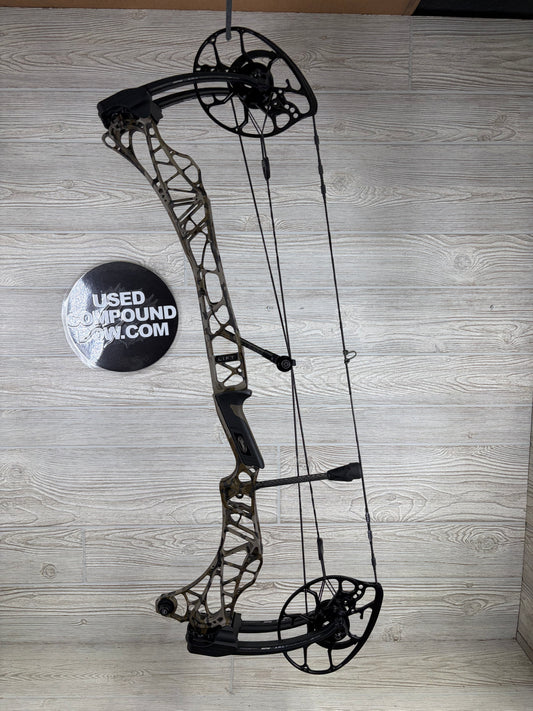 Used Mathews Lift X 29.5 Right Hand Bottomlands Riser with Black Limbs