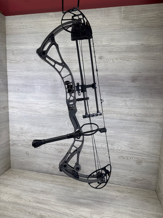 Bowtech SR6 30" 70lb RH Gray Bow Pkg