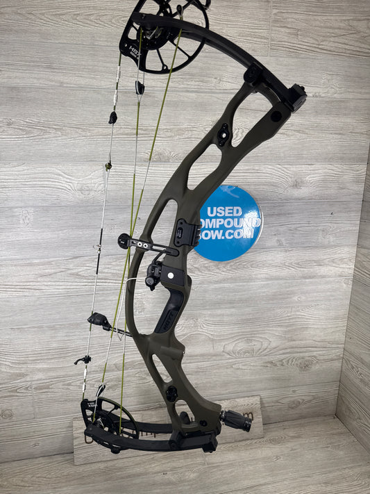 Hoyt RX-10 RH Wilderness with Black topo limbs w/mx2 rest 60-70lbs