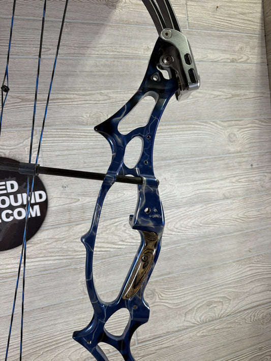 Used Hoyt Pro Tech Vintage Target Bow Blue Lightning Right Hand 60-70# 27.5-30" 65% Let-off