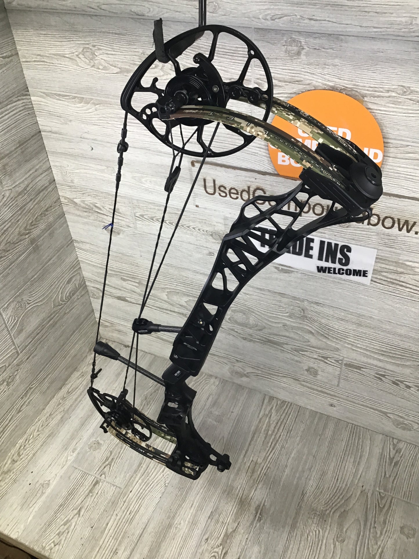 Used Mathews Lift X 29.5 Right Hand 28/70# Black Riser/Subalpine