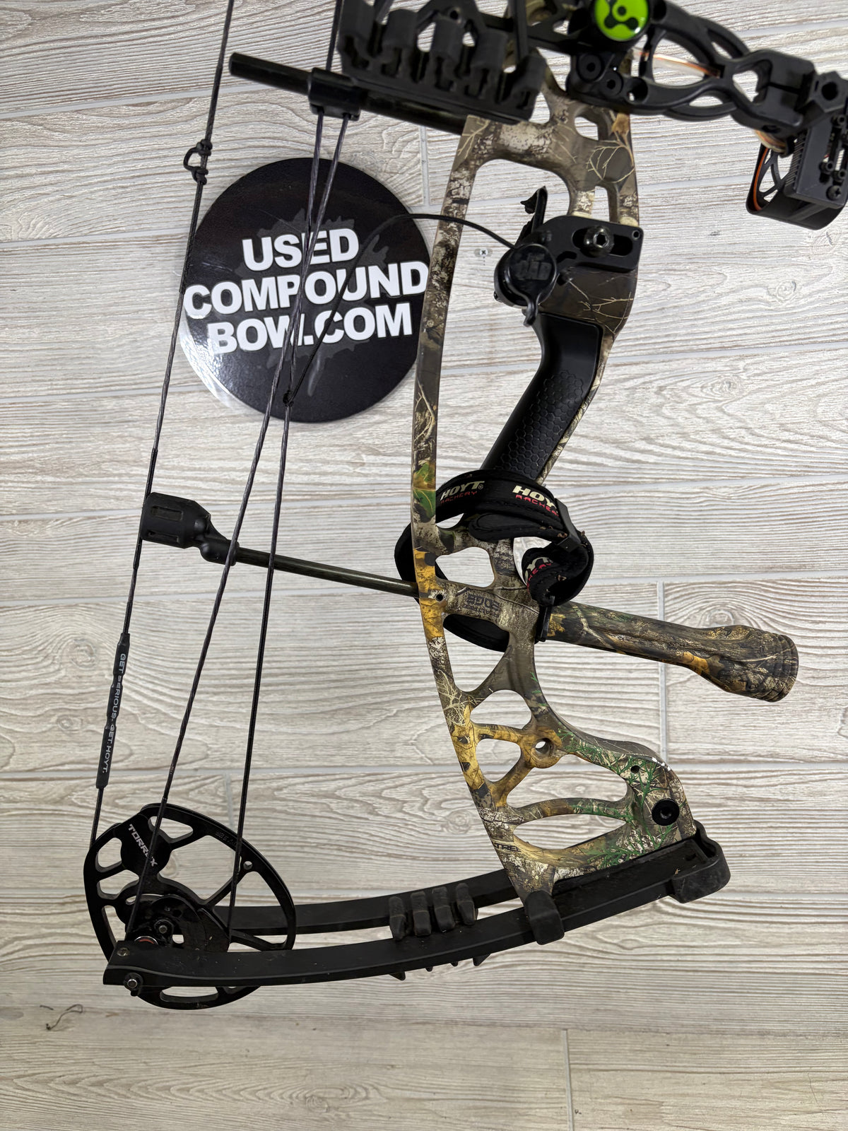 Used Hoyt Torrex Package RH Camo 50-60lbs 26-30" Draw