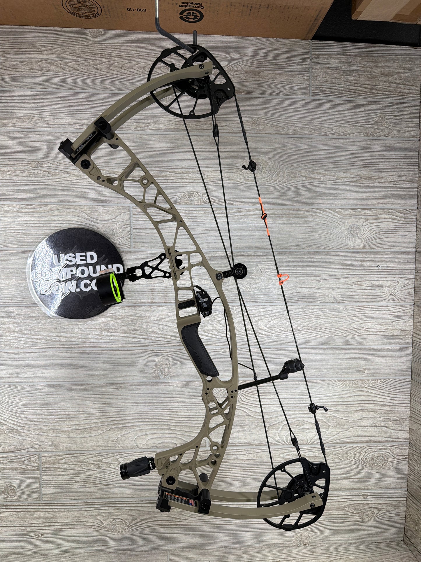 Used Hoyt AX-3 29 Sandstorm 70# With Hoyt QAD MX2 and Black Gold Rush