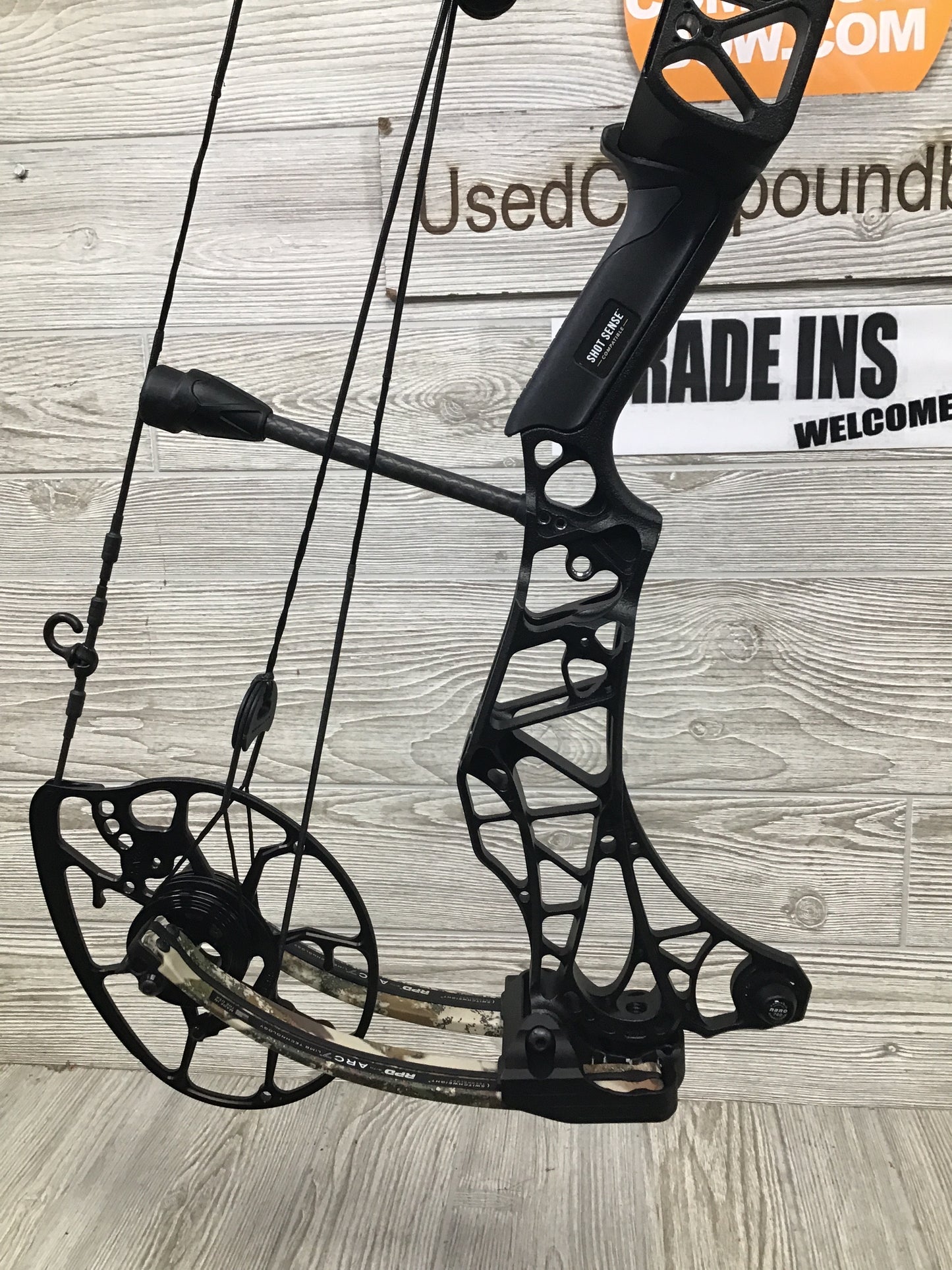 Used Mathews Lift X 29.5 Right Hand 29"/70# Black Riser/First Lite Limb
