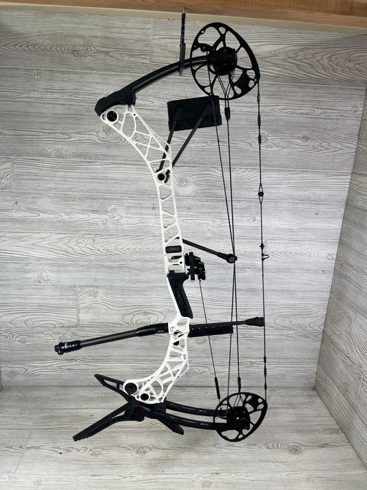Mathews Atlas RH Bow CUSTOM Package