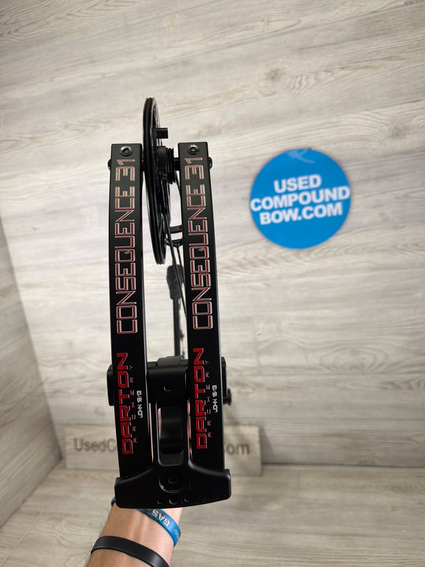 Used Darton Consequence 31 28" 70lb Right Hand Black Bow w Ultrarest