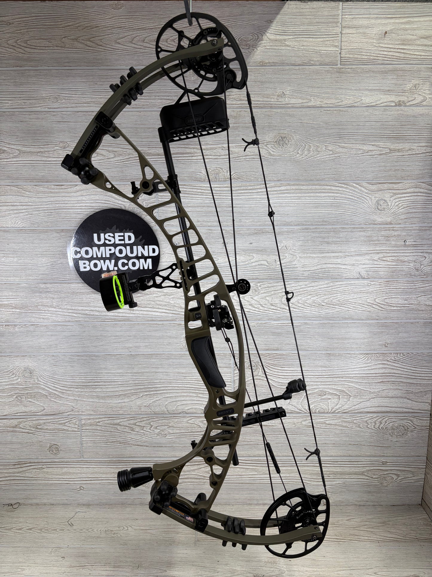 Hoyt VTM 34 Wilderness Right Hand 60-70lbs 26-29" Package