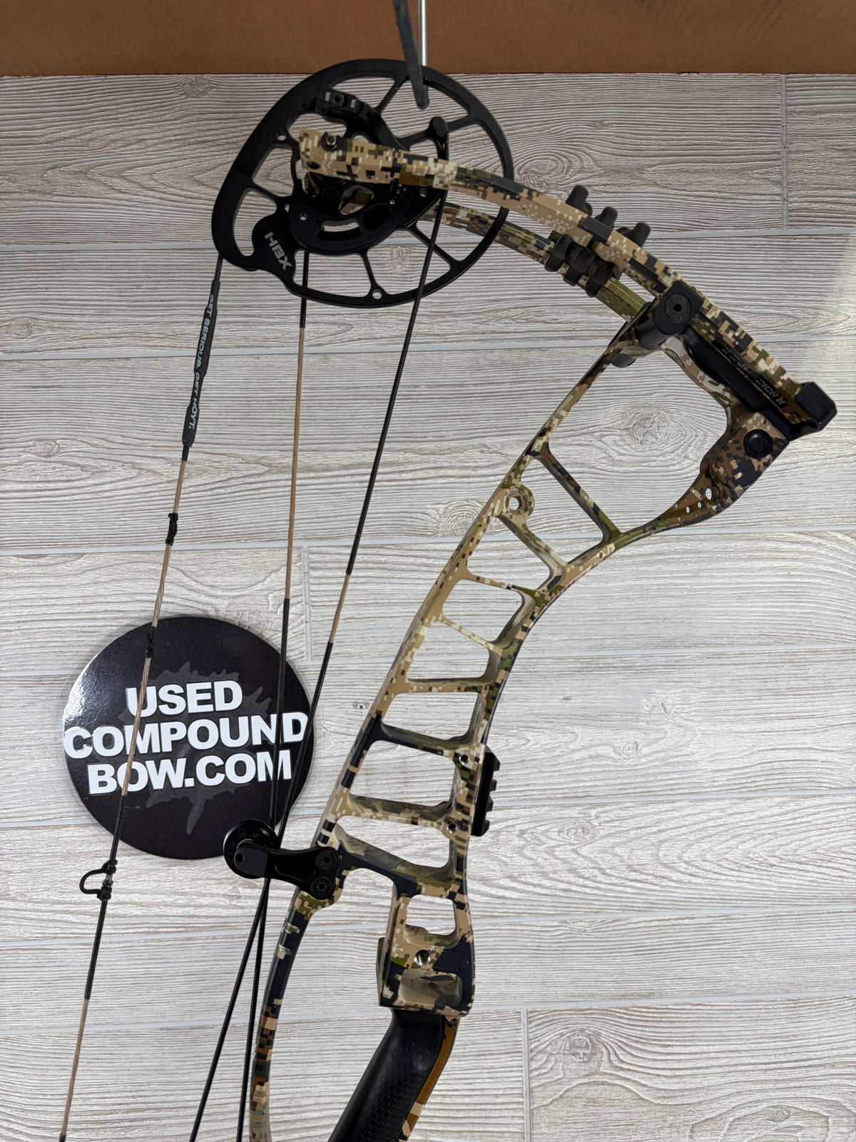 Used Hoyt Ventum 30 25-28" 60-70lb RH Sitka Sub Alpine Bow