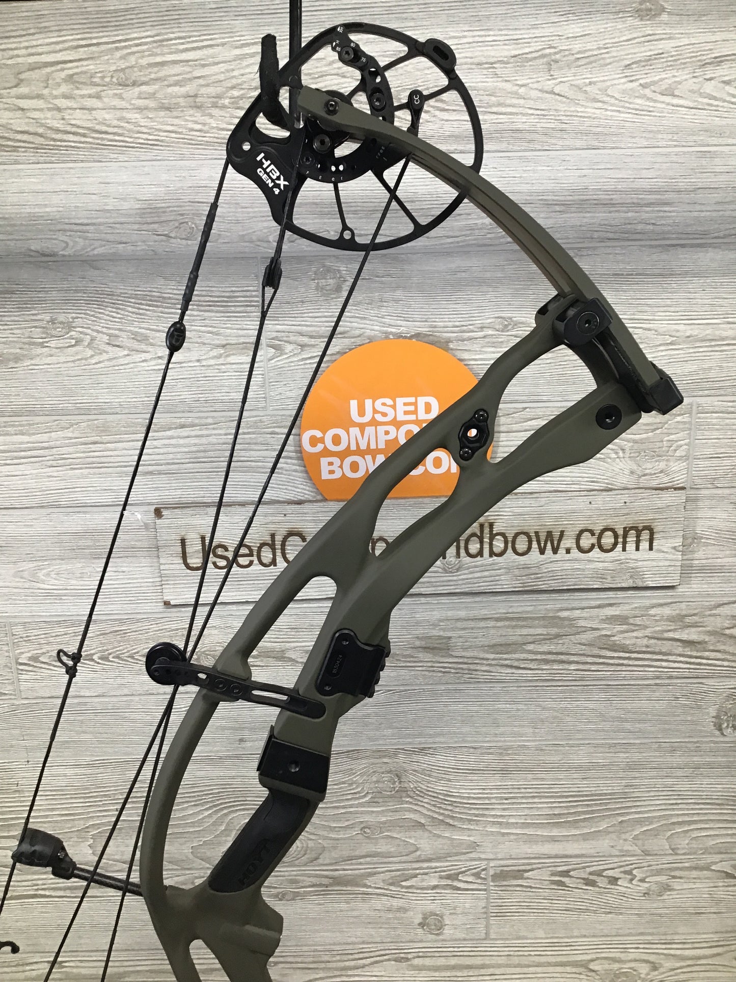 Hoyt RX-9 Right Handed Wilderness 60-70lbs 25-30" Bow