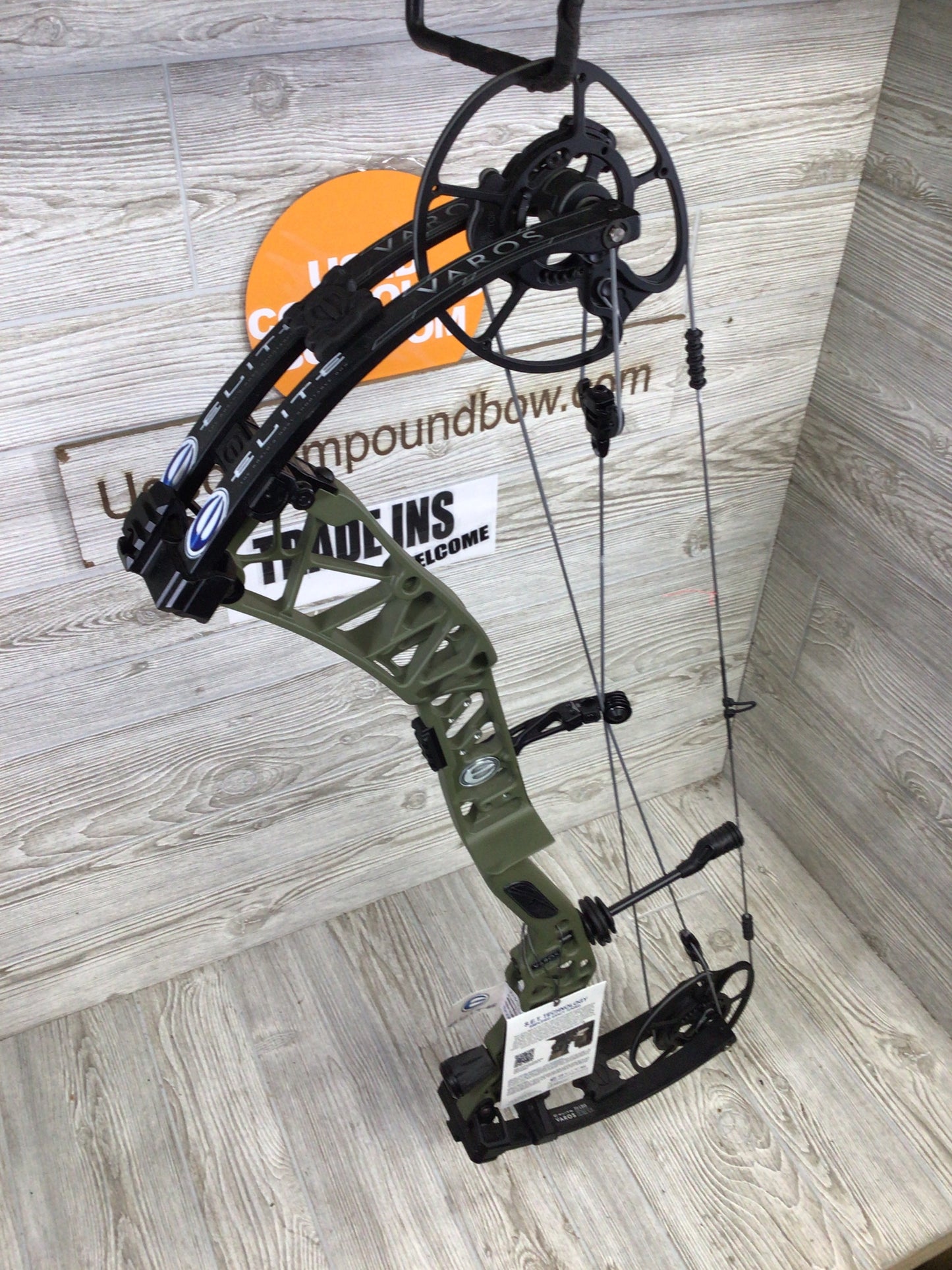 Elite Varos Right Handed 60-70# 25.5-31" OD Green