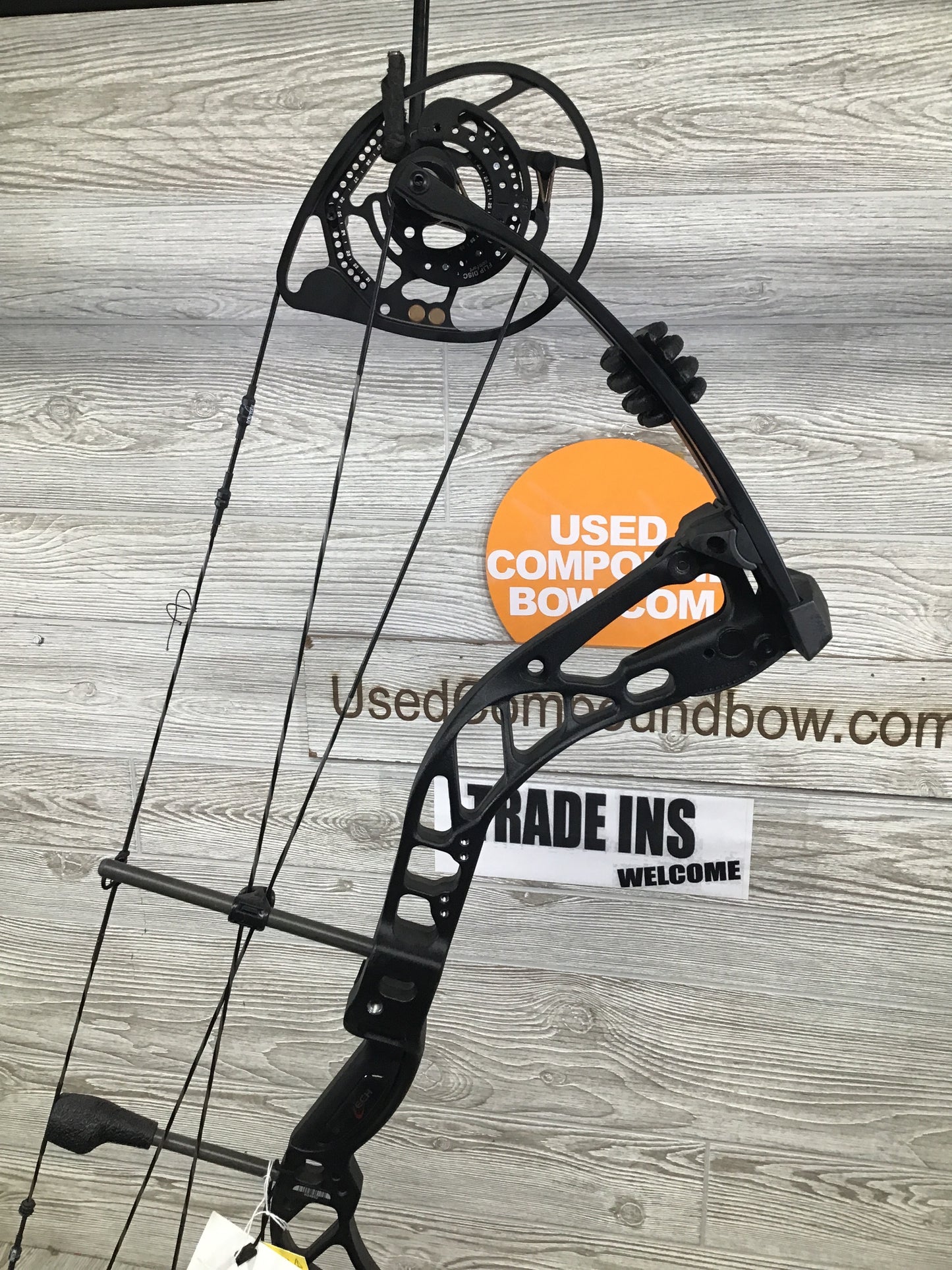 Bowtech Amplify Right Handed 21"-30" 8-70# Black
