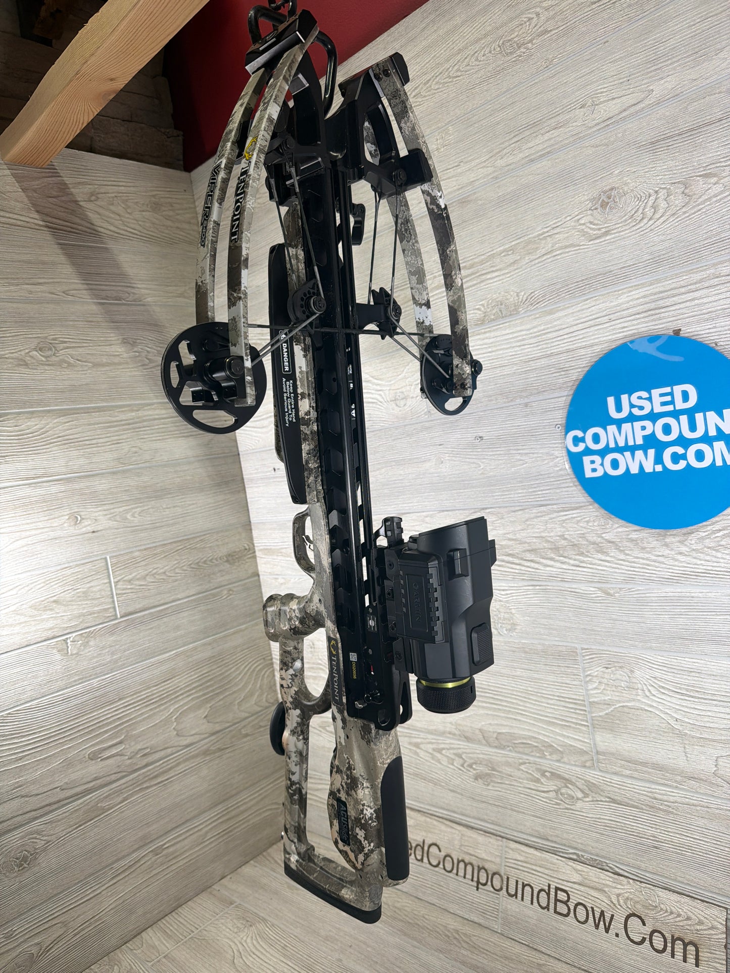 Used Tenpoint ViperS400 Crossbow w/ Garmin Xero Digital Range finding Crossbow Scope