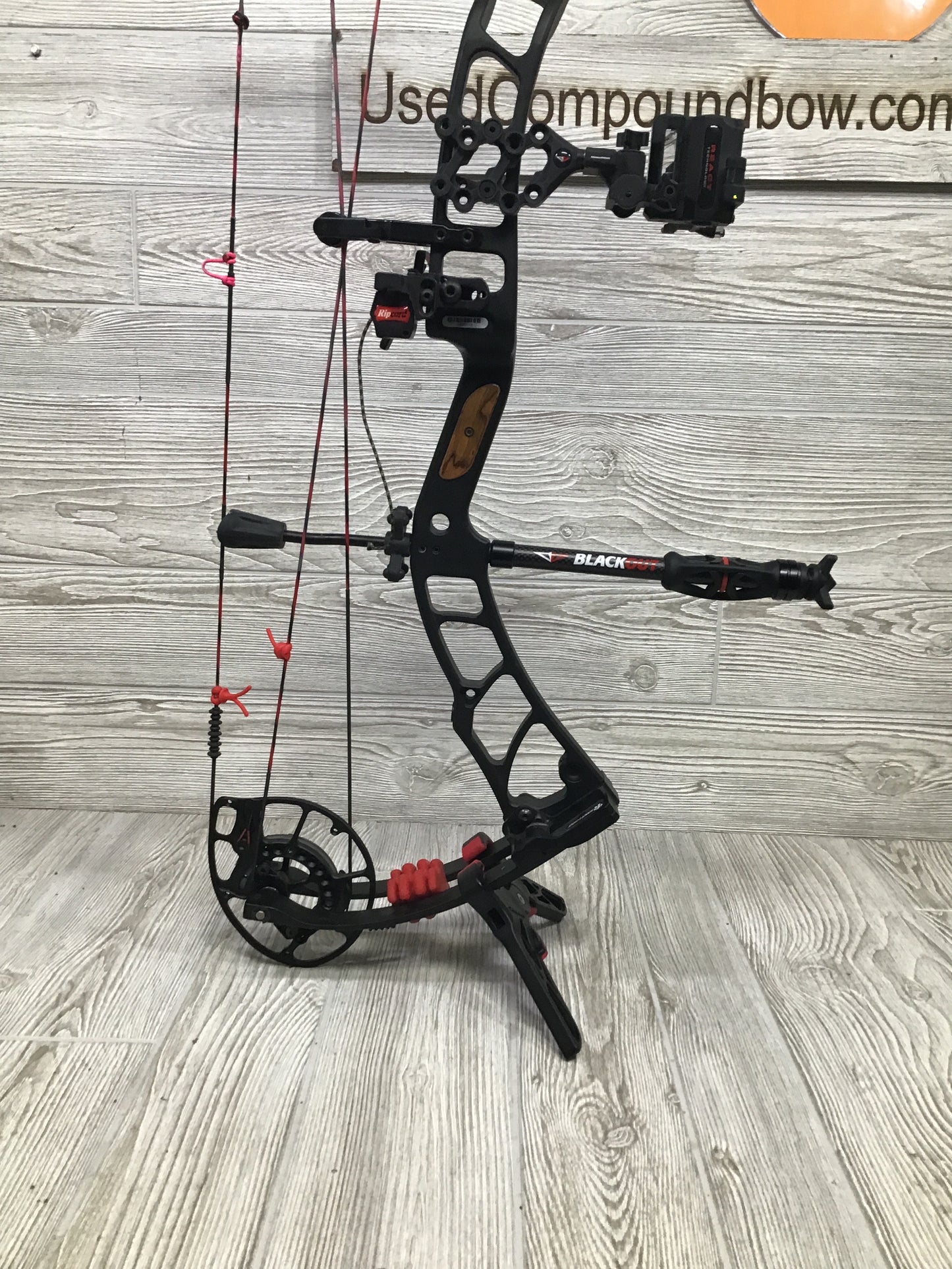 Blackout (Elite) NV-3 Right Handed 60-70# Package