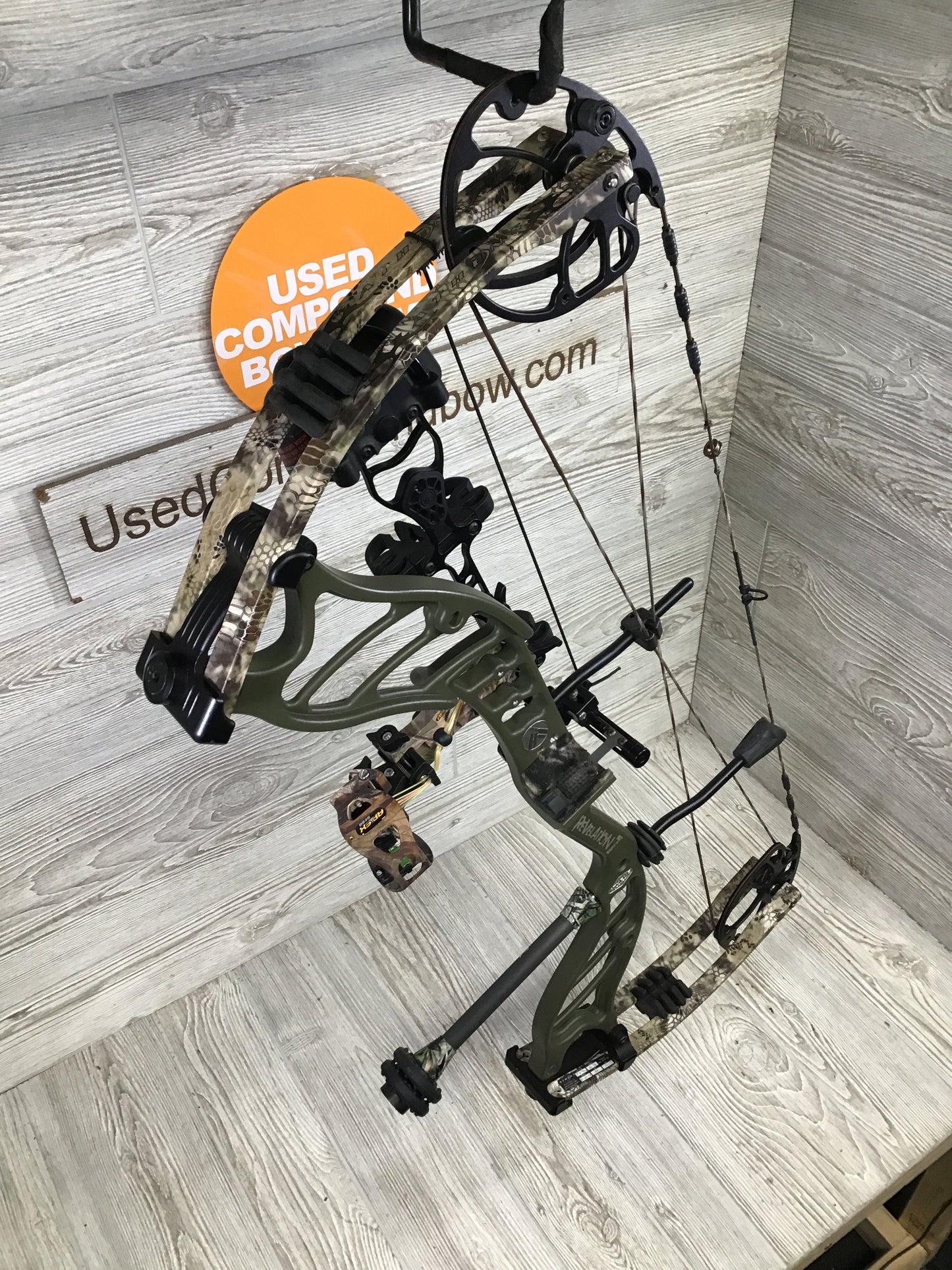 Athens Revelation 7 Right Handed Package 40-50lb Package 30"