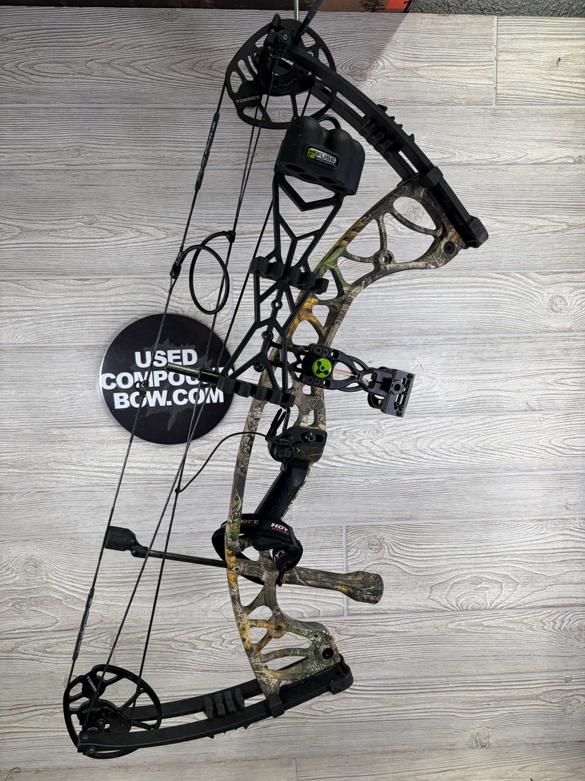 Used Hoyt Torrex Package RH Camo 50-60lbs 26-30" Draw