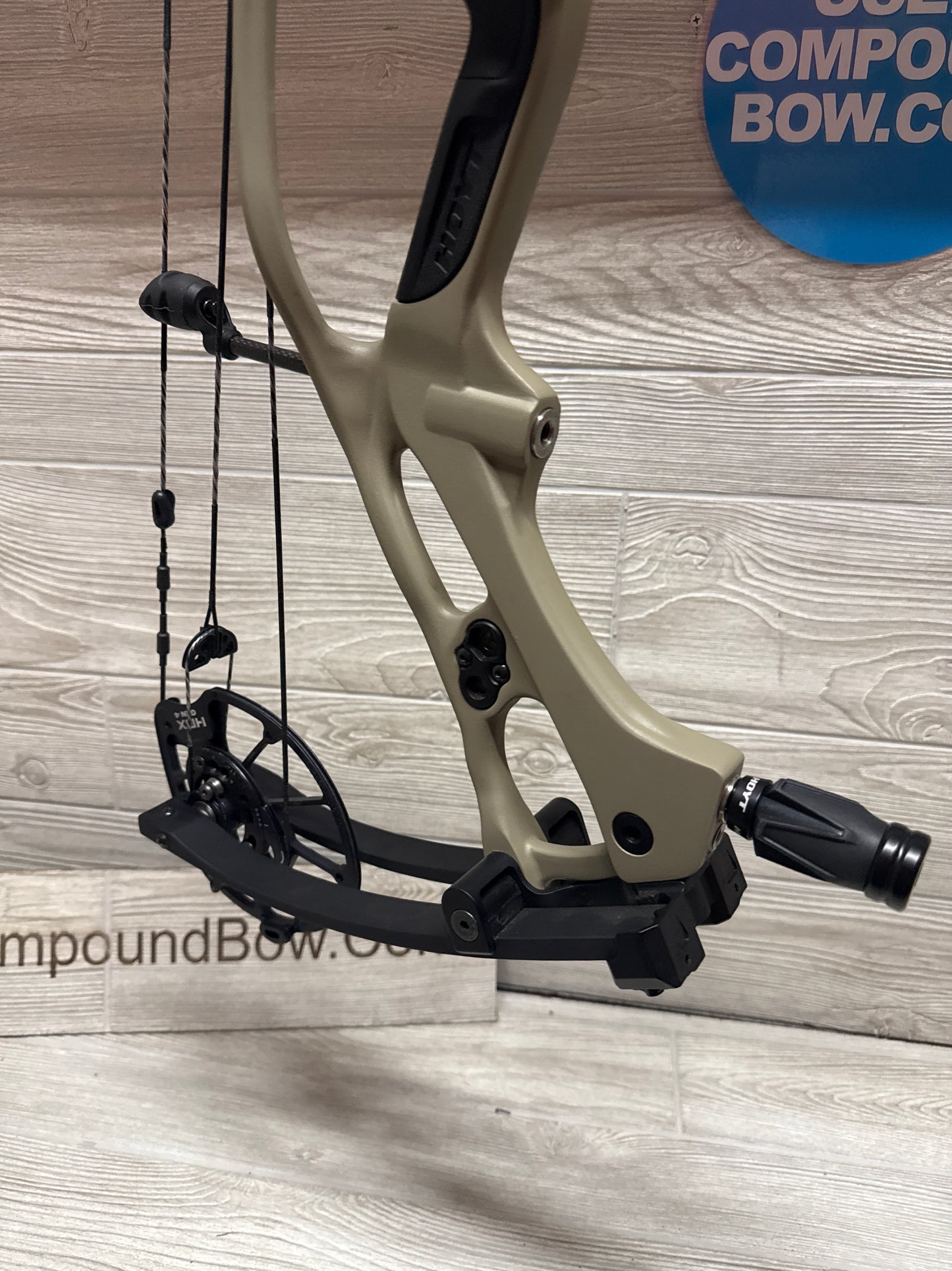 Hoyt RX-10 RH Sanstorm with topo tan inlay limbs 65-75 lbs