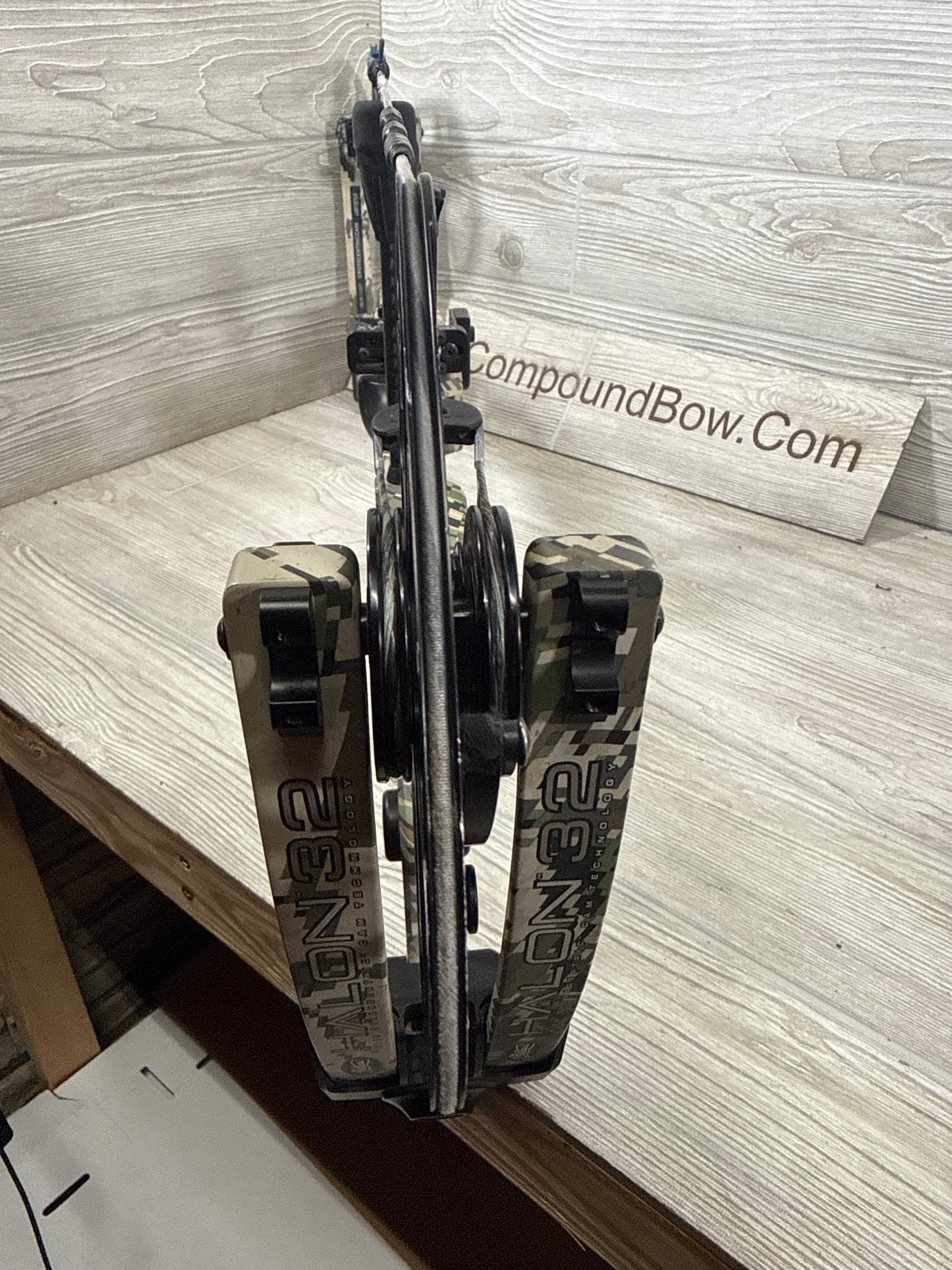 Used Mathews Halon 32 6 open country 70# RH