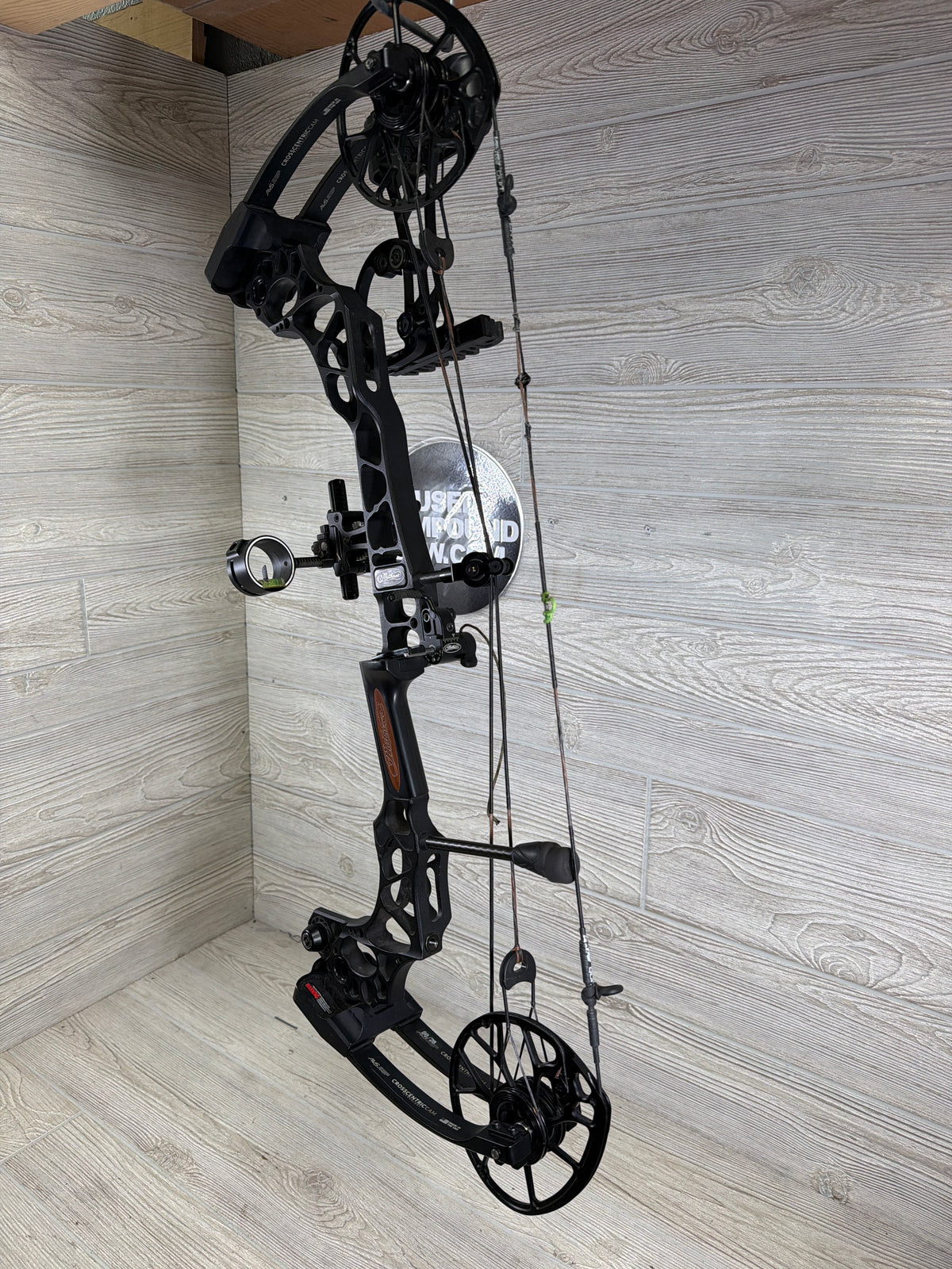 Used Mathews Triax 29.5" 70lb Black Bow Pkg