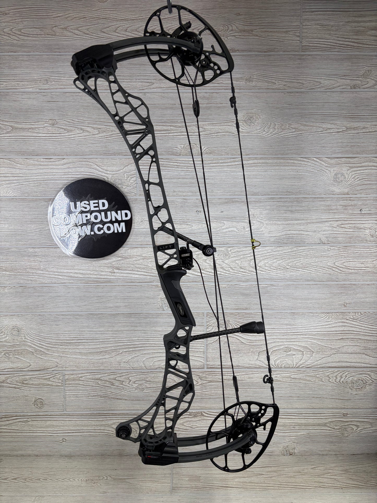 Used Mathews Lift X 29.5 Right Handed Shale with Mathews MX Rest