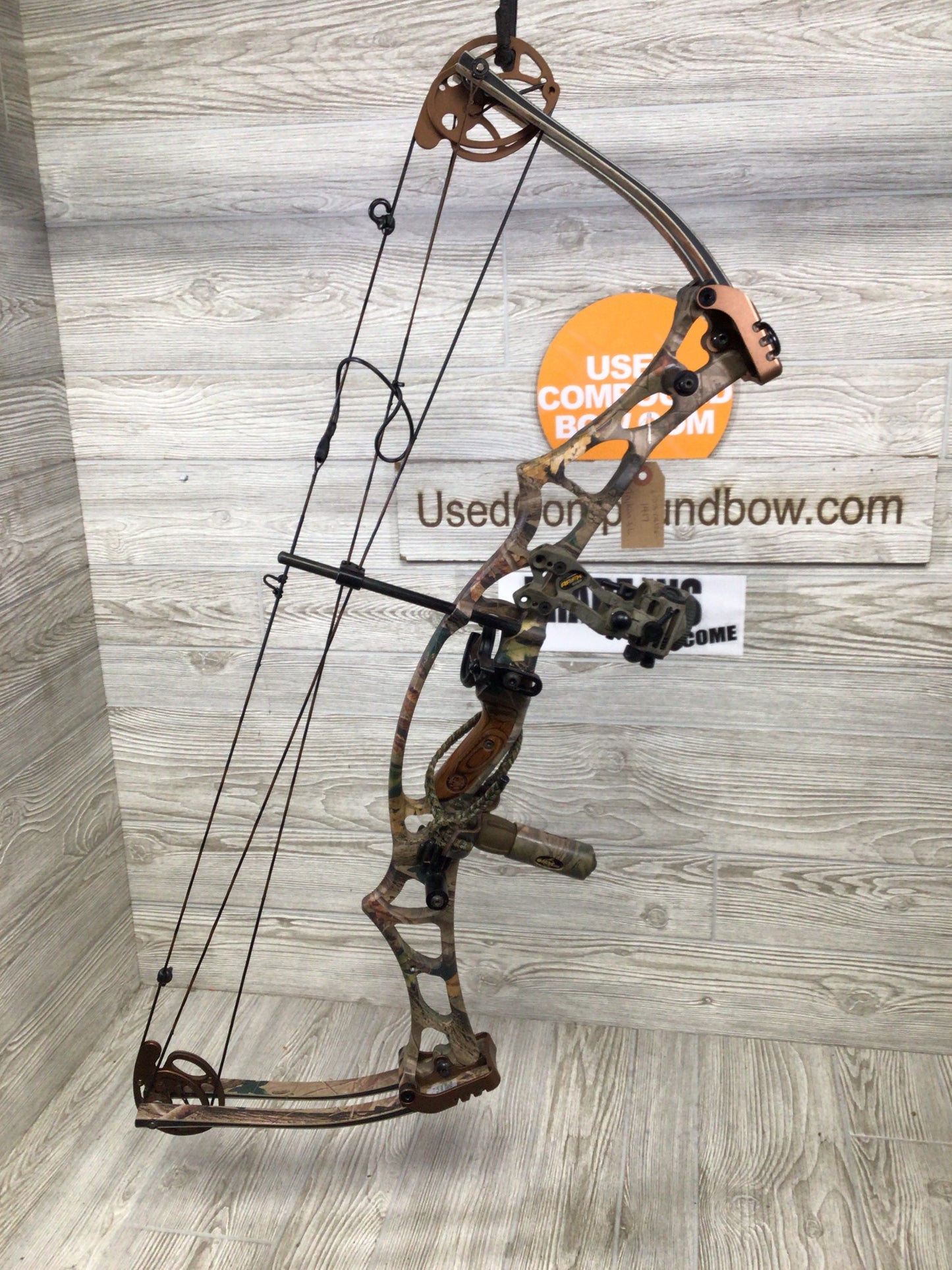 Used Hoyt Trykon XL Right Handed 28.5" 60-70# camo package