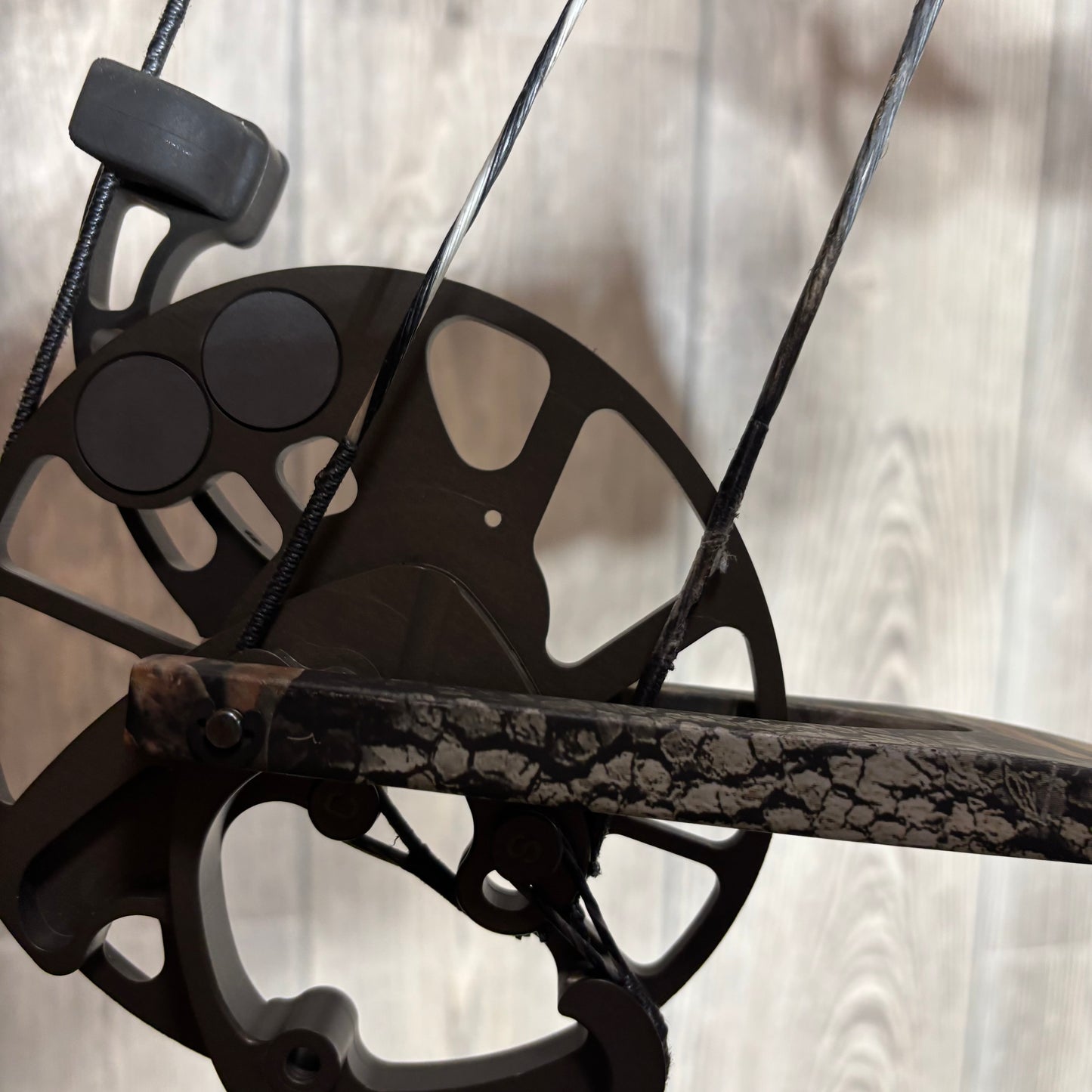 Used Mathews Switchback RH 26" 70lb Camo Package