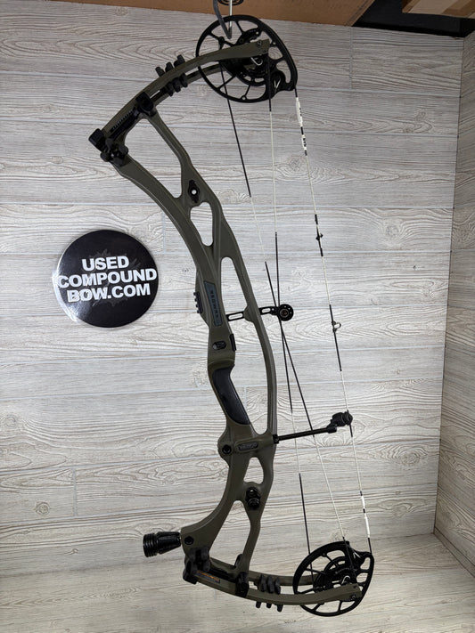 Used Hoyt RX-7 Right Hand Wilderness Green 70-80lb with Gas Bowstrings