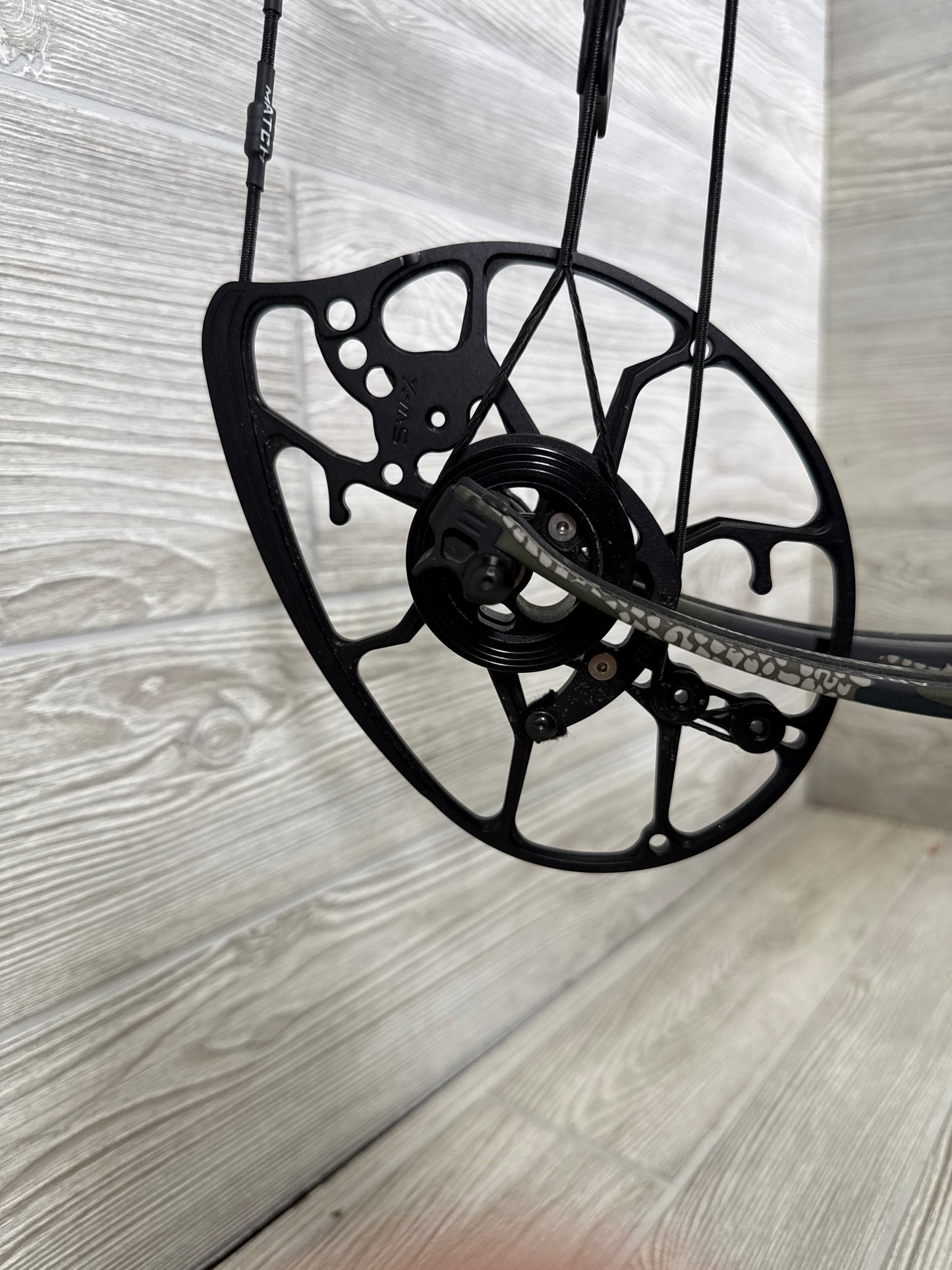 Used Mathews LIFT X 29.5 29" 70# KUIU RH Bow