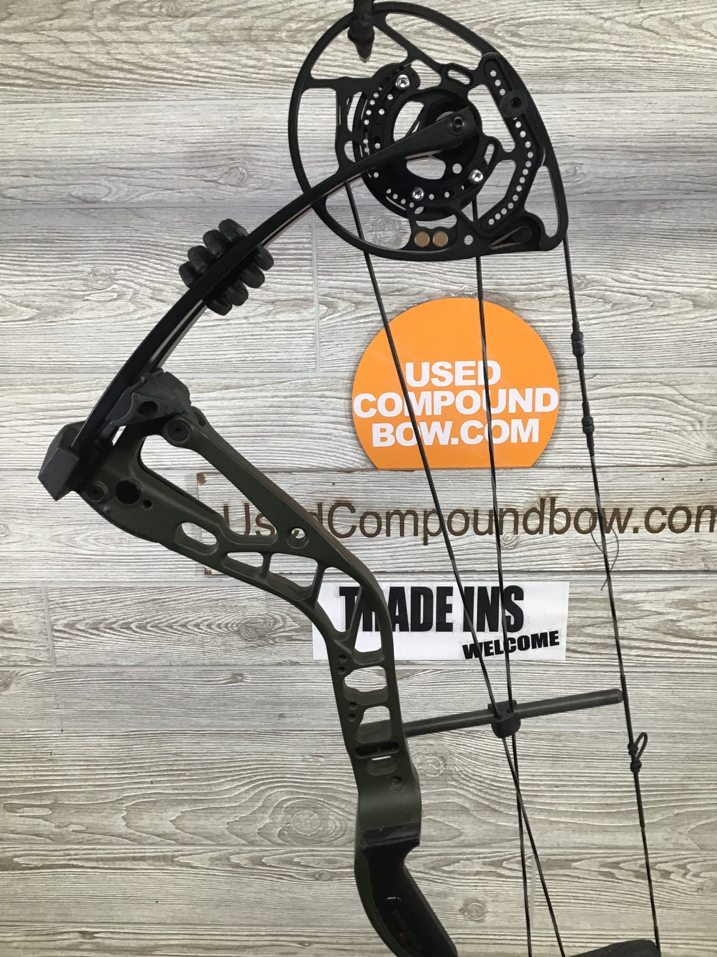 Bowtech Amplify Right Handed 21"-30" 8-70# OD Green
