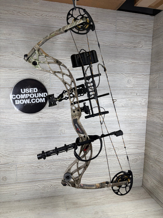 Used Bowtech Carbon Icon Right Handed 60-70# Camo Pkg
