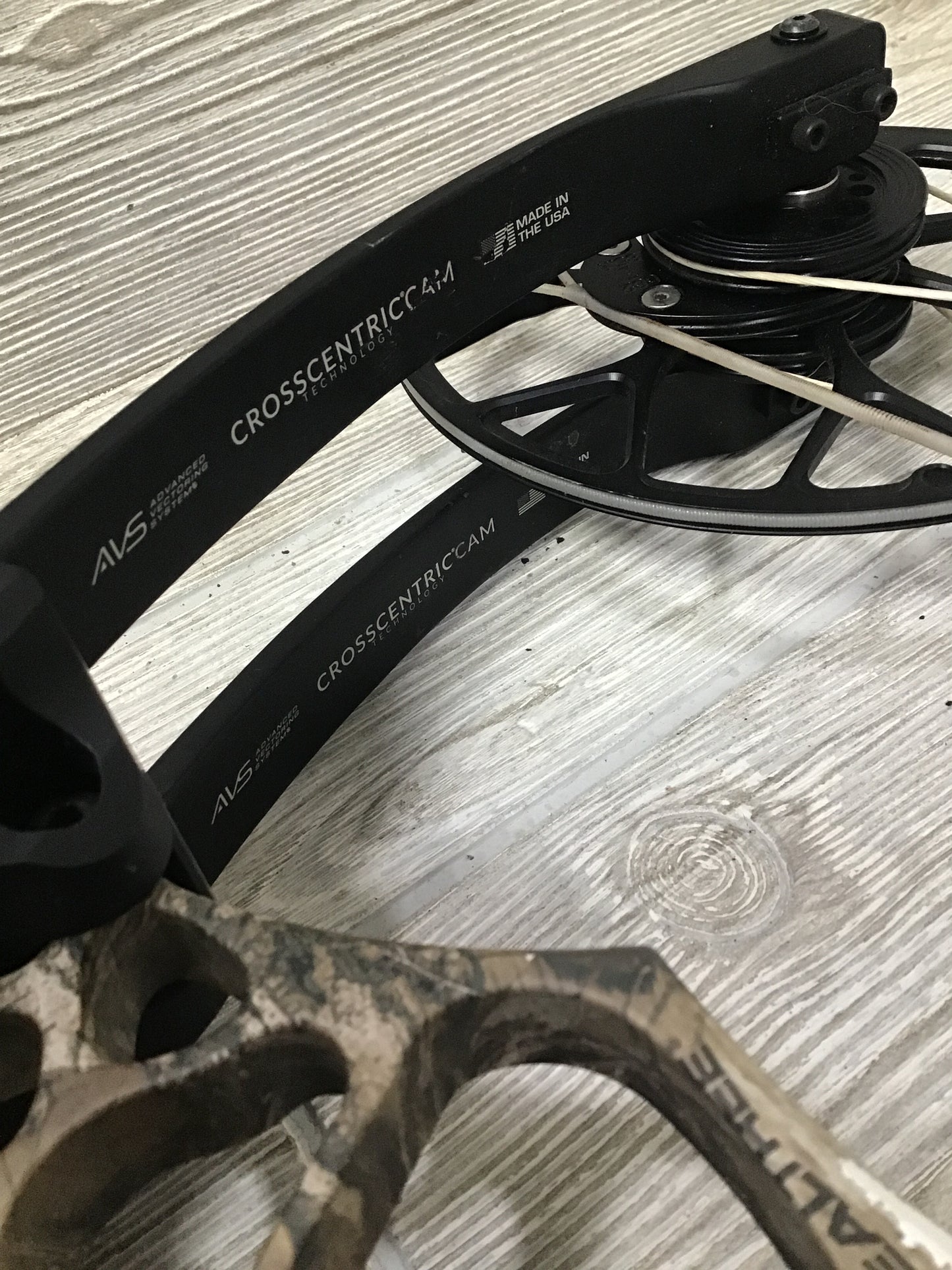Used Mathews Traverse LH 60lbs Realtree dipped Package