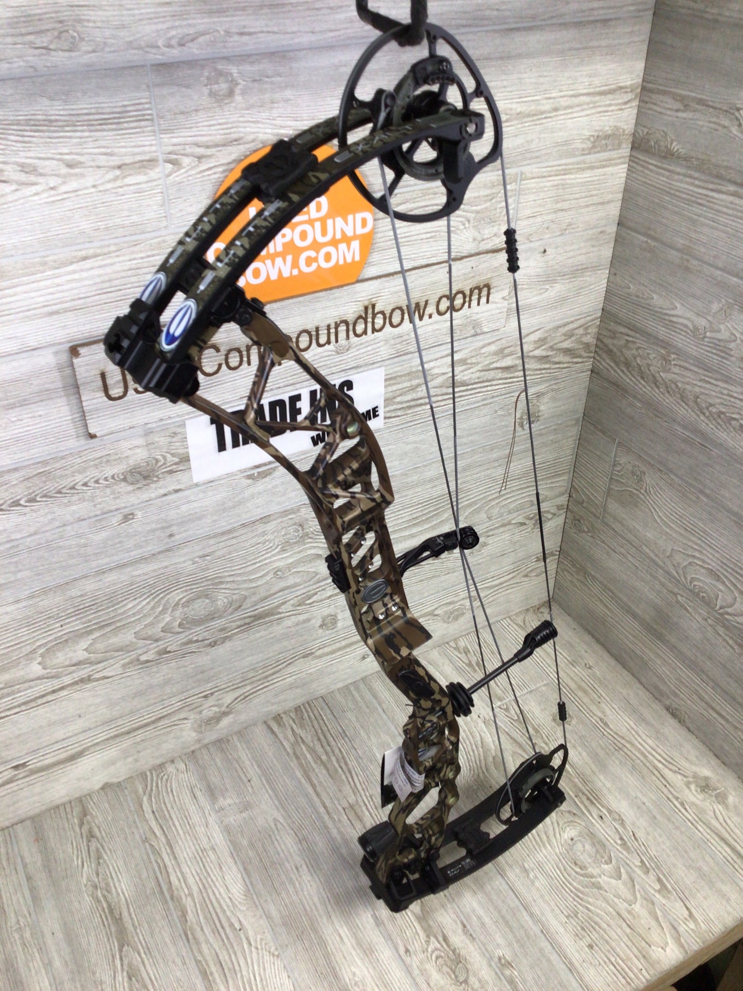 Elite Exalt Right Handed Bottomlands 24.5-30" 60-70#
