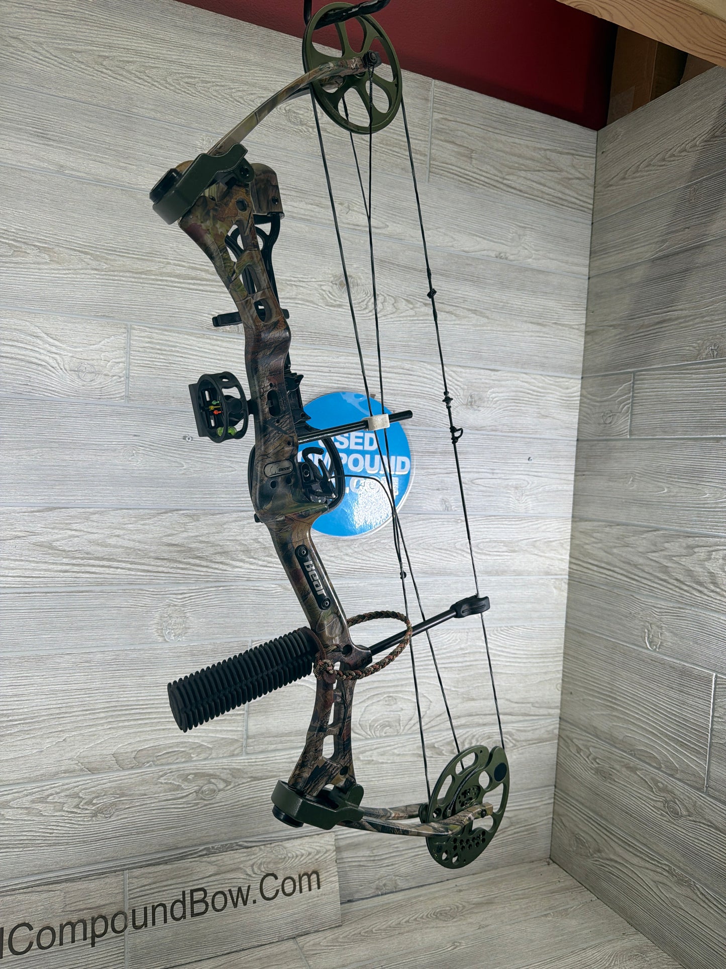 Used Bear Encounter 28" 70lb Right Hand Camo Bow PKG
