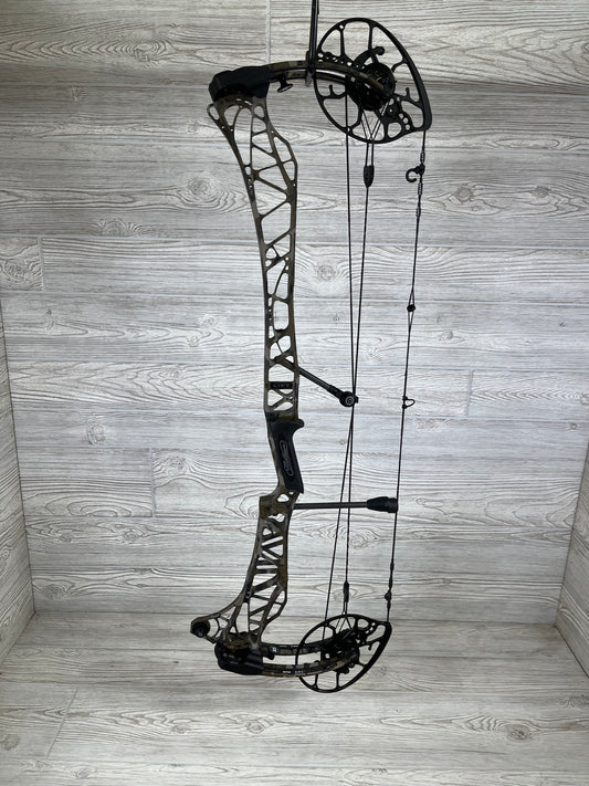 Used Mathews Lift X 33 Mossy Oak Bottomlands RH-70-28.5