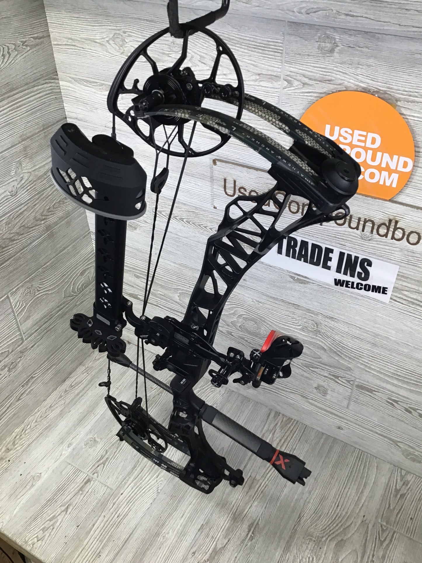Used Mathews Lift X 29.5 Right Hand Black riser/Kuiu Verde limbs Bow 29.5"/70# package