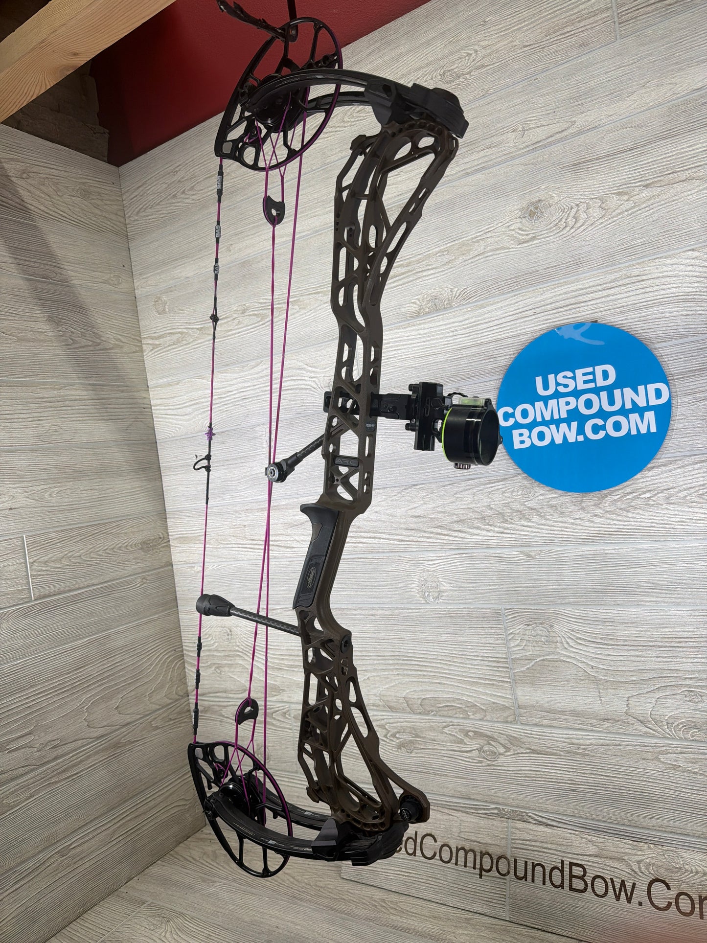 Used Mathews ARC 30 29" 70lbZ Left Hand Kodiak Brown/Black Limbs Bow w/Black Gold Pro Single Pin