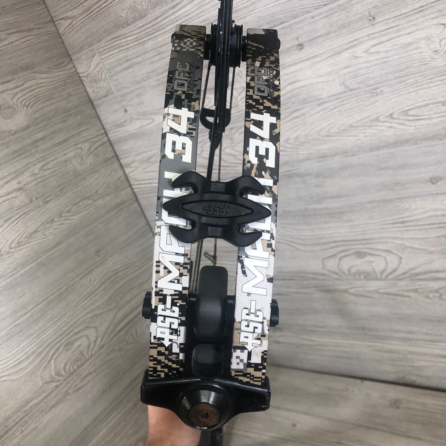 PSE Mach 34 EC2 Cam Right Hand charcoal riser, 70# el2 limbs and 80# FL limbs