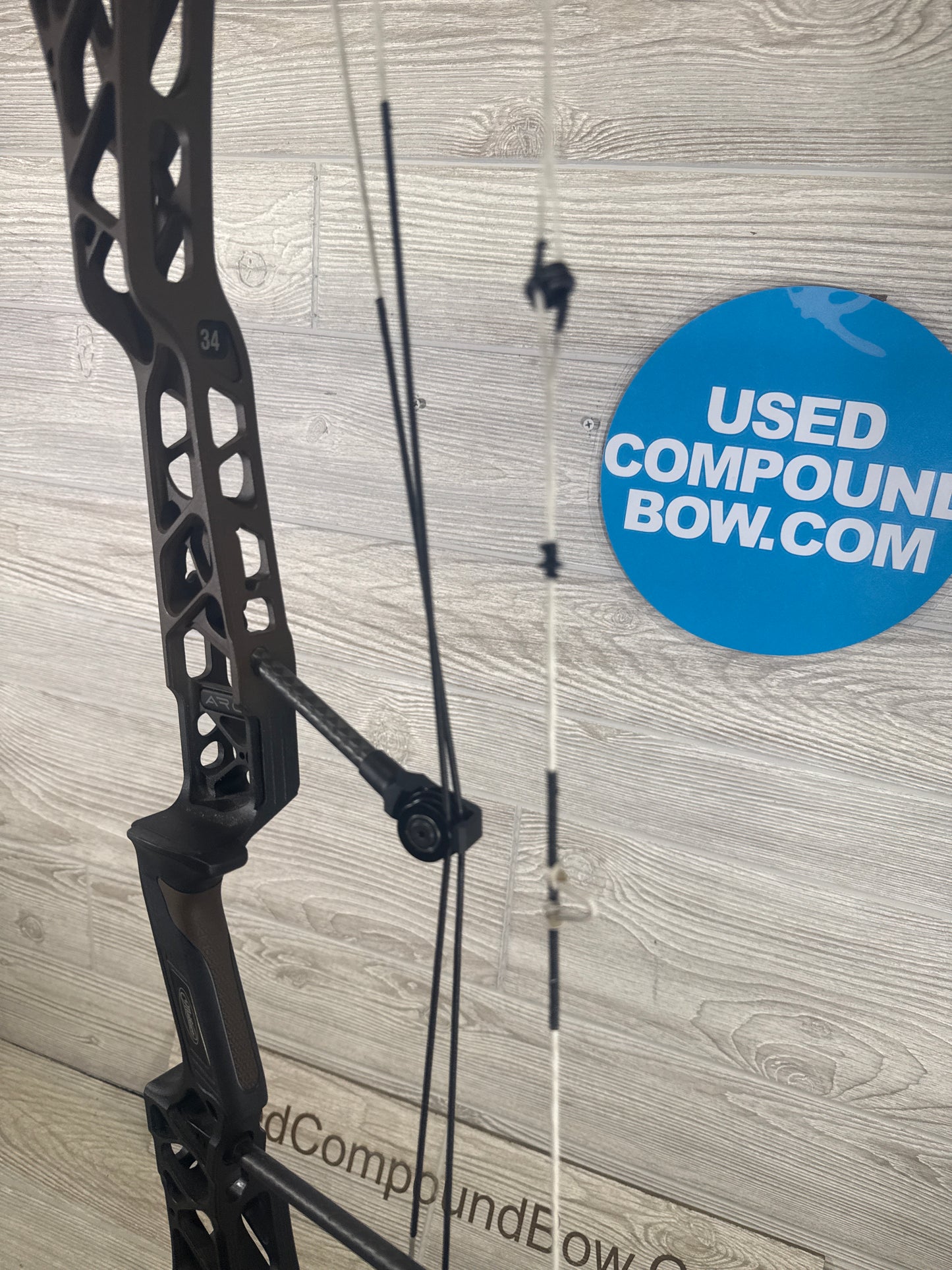 Used Mathews Arc 34 RH Kodiak Fade to Black