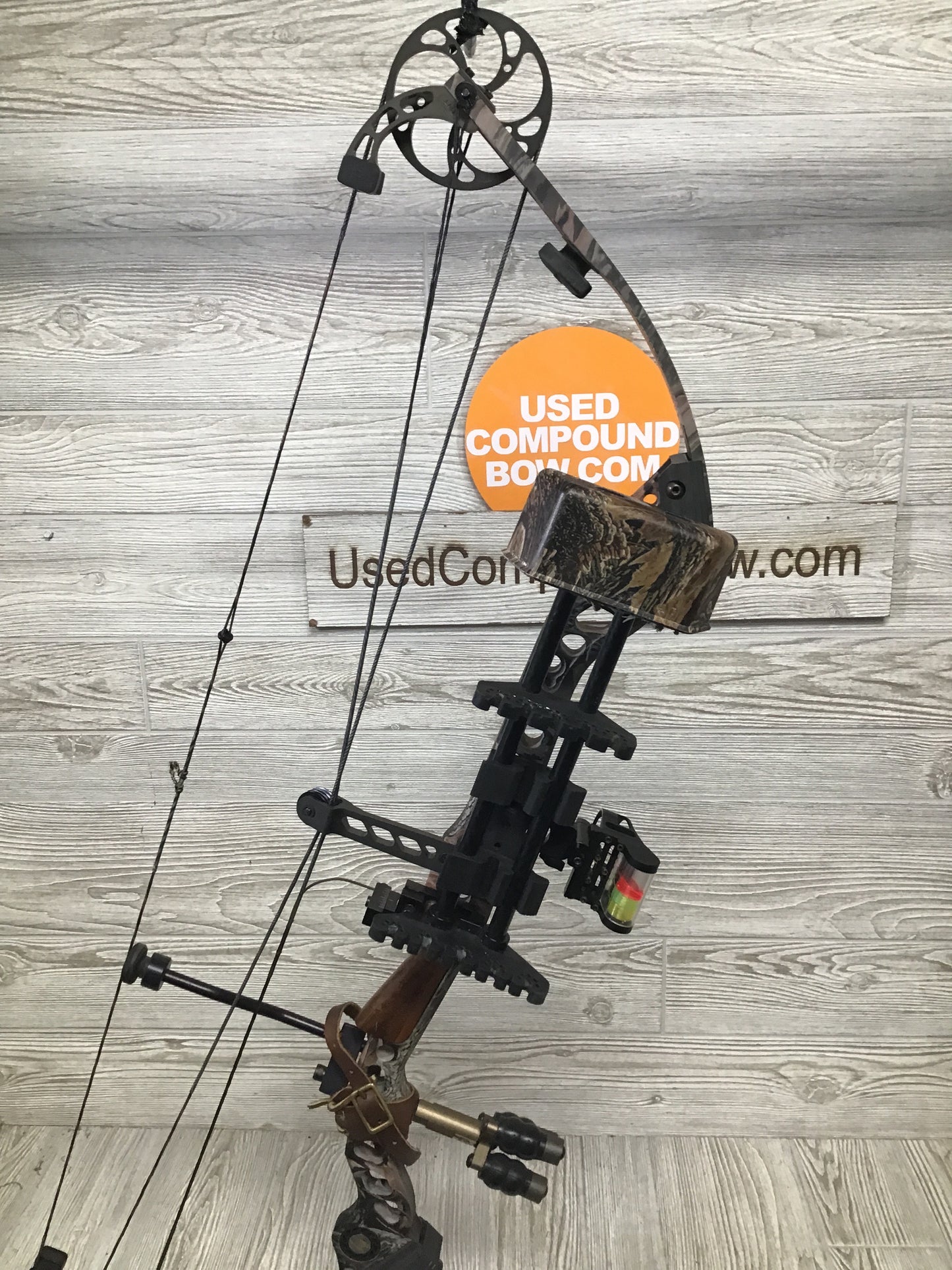 Used Mathews Ovation Right Handed 60# 28" package