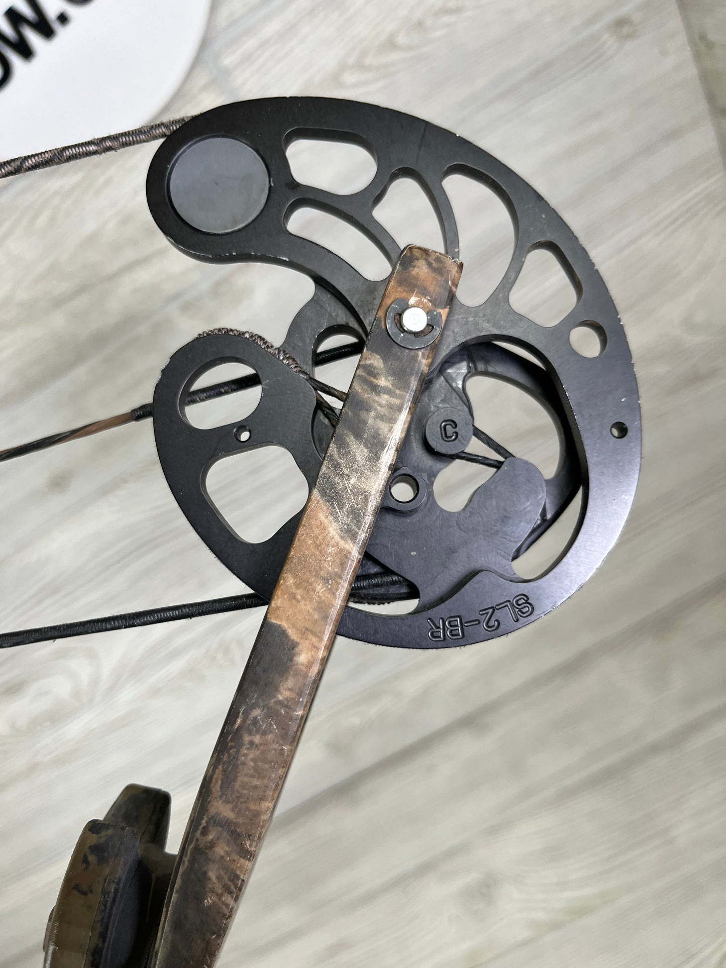 Used Mathews Q2 29" 70lb Right Handed Bow PKG