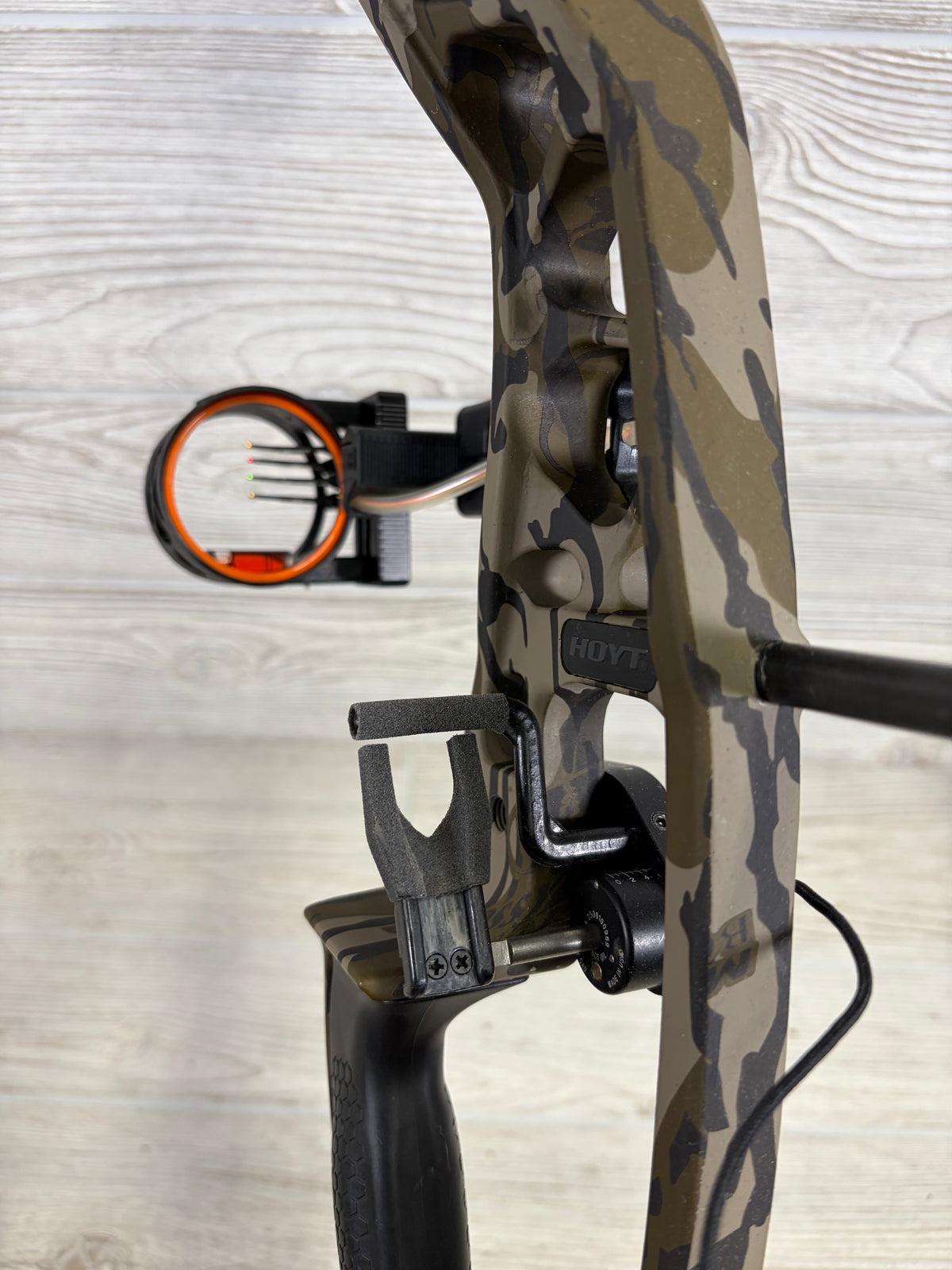 Used Hoyt Torrex Package RH Camo 60-70lbs 26-30" Draw