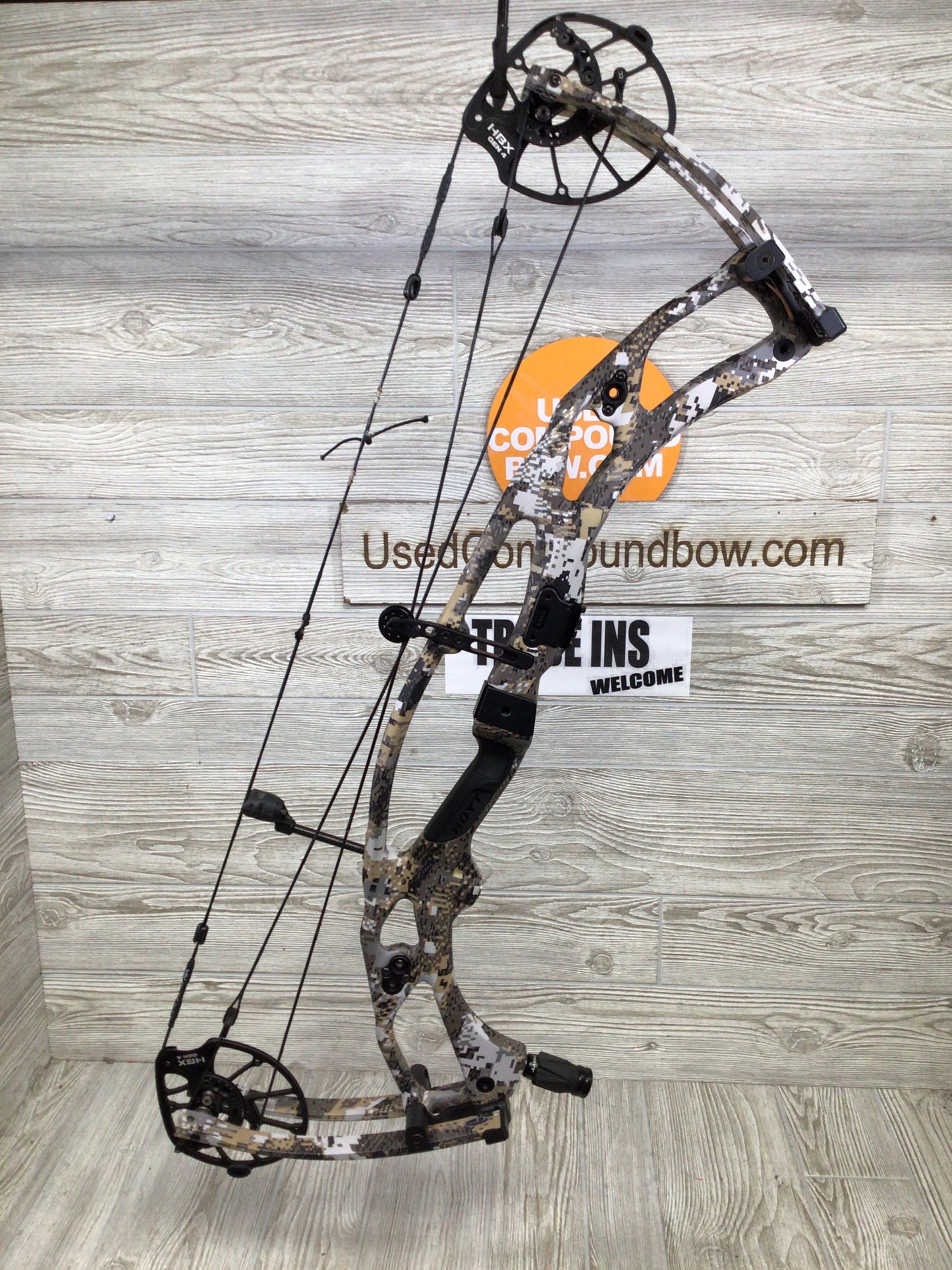 Hoyt RX-9 Ultra Right Handed 55-65# Elevated 2 29"